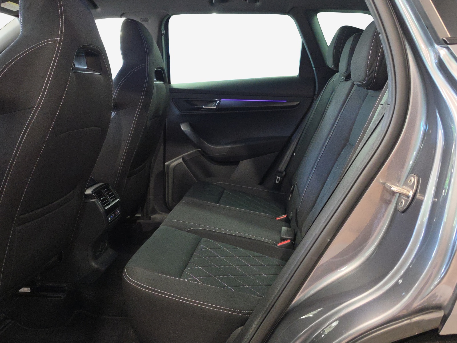 SKODA Karoq 2.0 TDI CR Sport Line 4x4 DSG-image-11