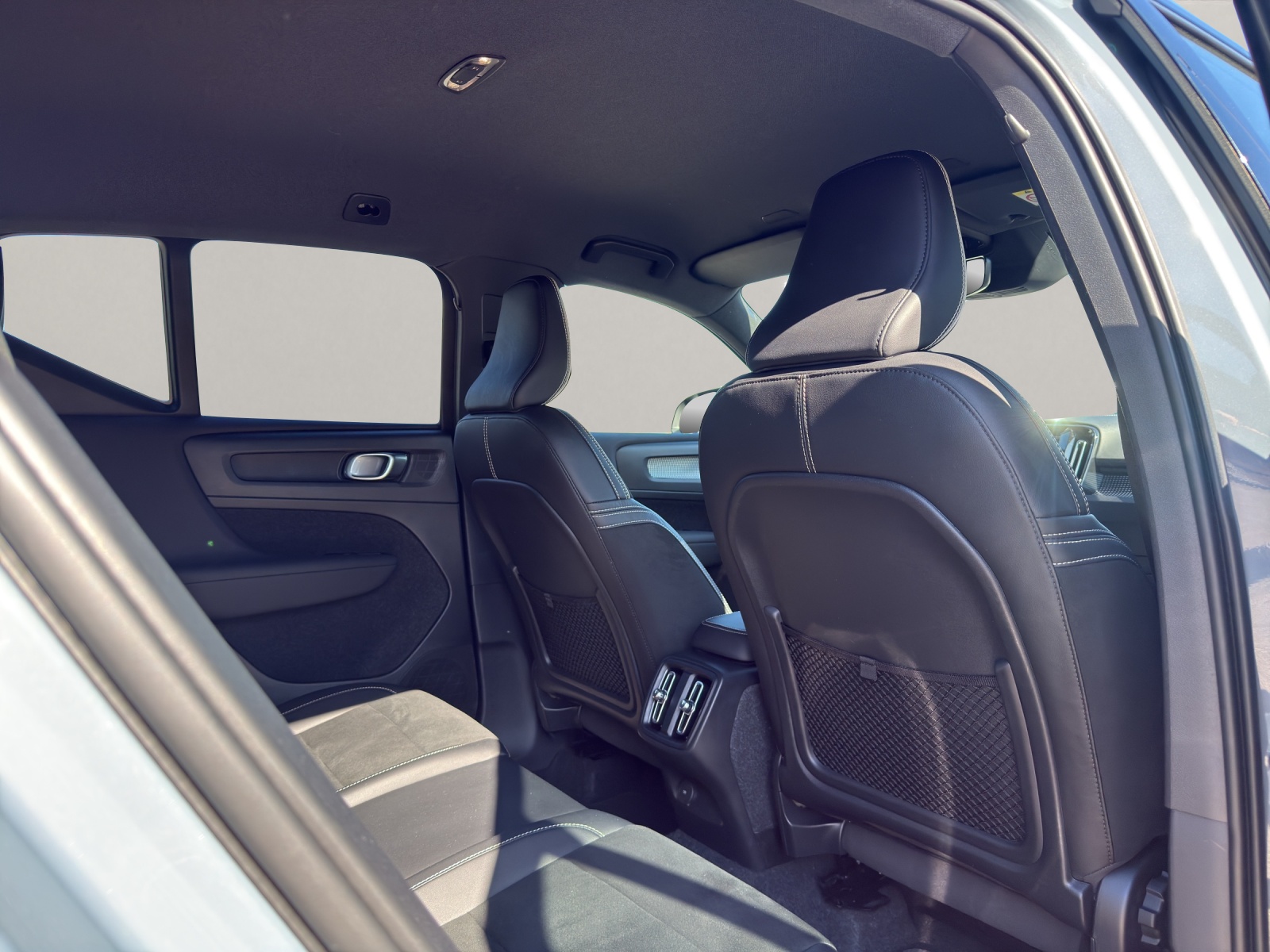 VOLVO XC40 T3 R-Design Geartronic-image-12