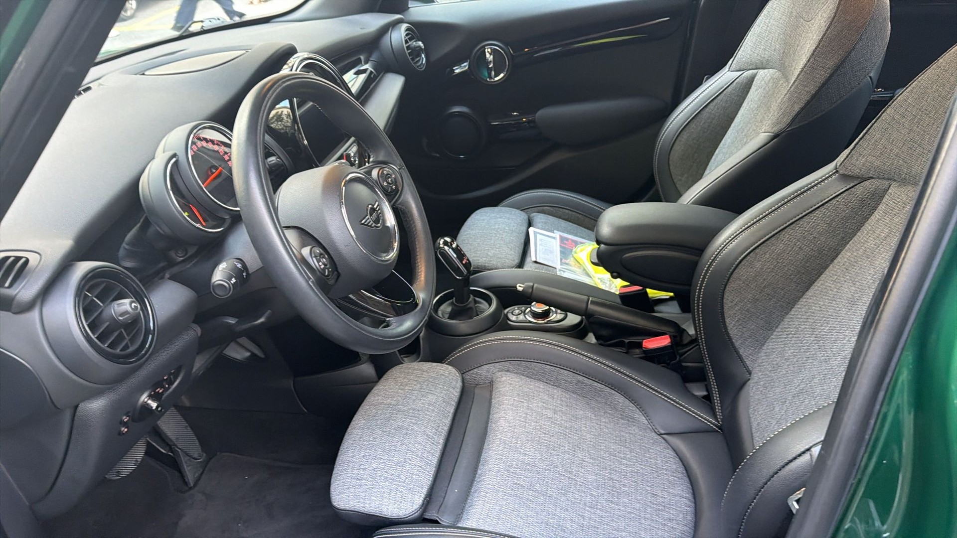 MINI Cooper Steptronic DKG-image-5
