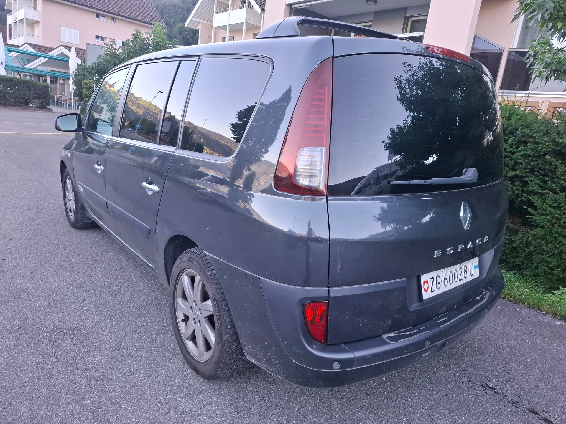 RENAULT Grand Espace 2.0 dCi Dynamique Automatic-image-2