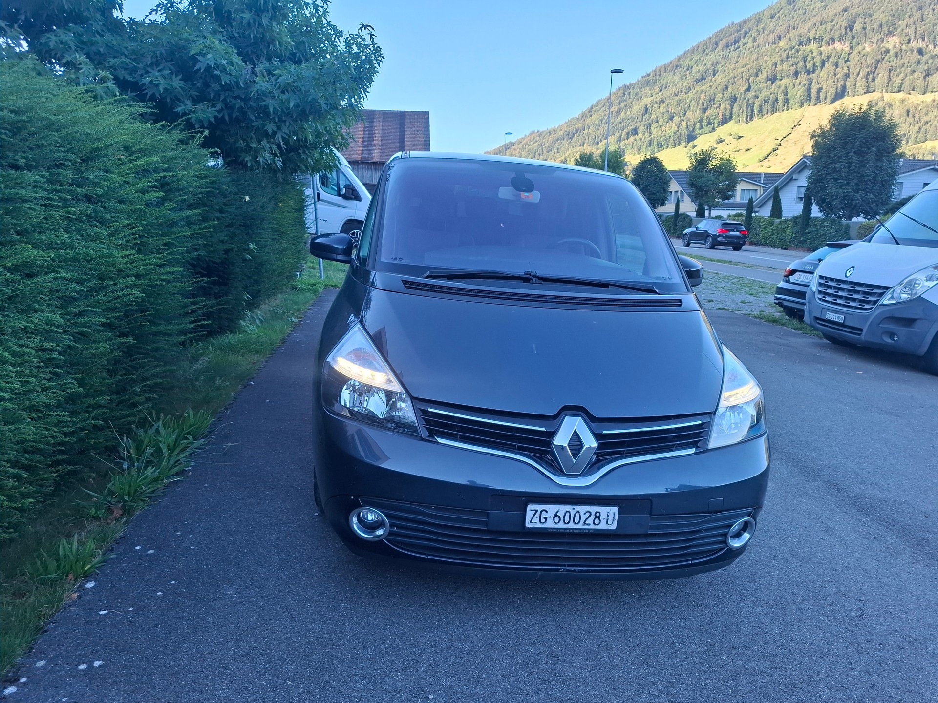 RENAULT Grand Espace 2.0 dCi Dynamique Automatic-image-1