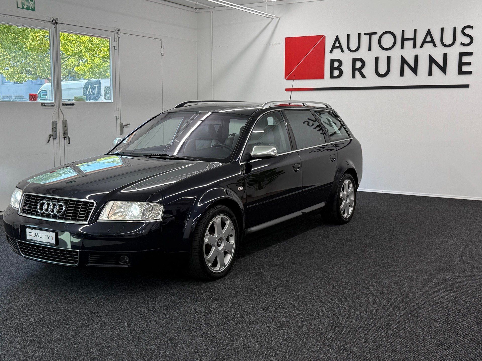 AUDI S6 Avant quattro tiptronic
