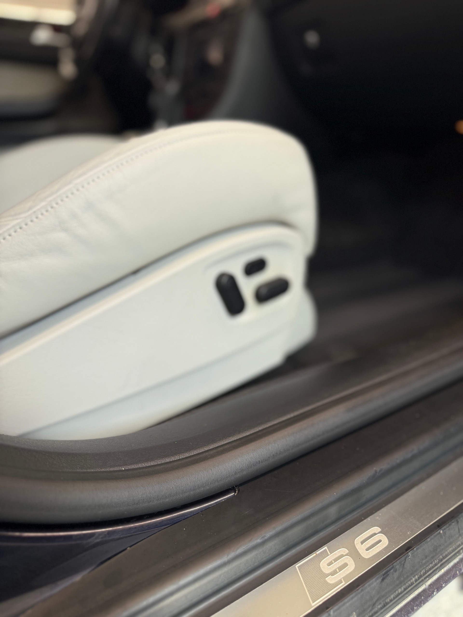 AUDI S6 Avant quattro tiptronic-image-29