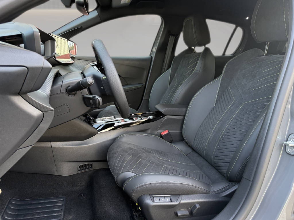 PEUGEOT 208 Hybrid 145 e-DCS6 GT Exclusive-image-4