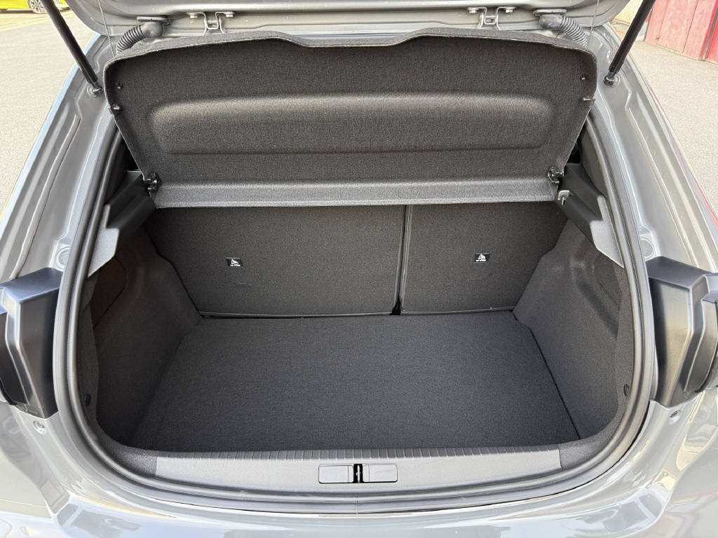PEUGEOT 208 Hybrid 145 e-DCS6 GT Exclusive-showroom-element-1