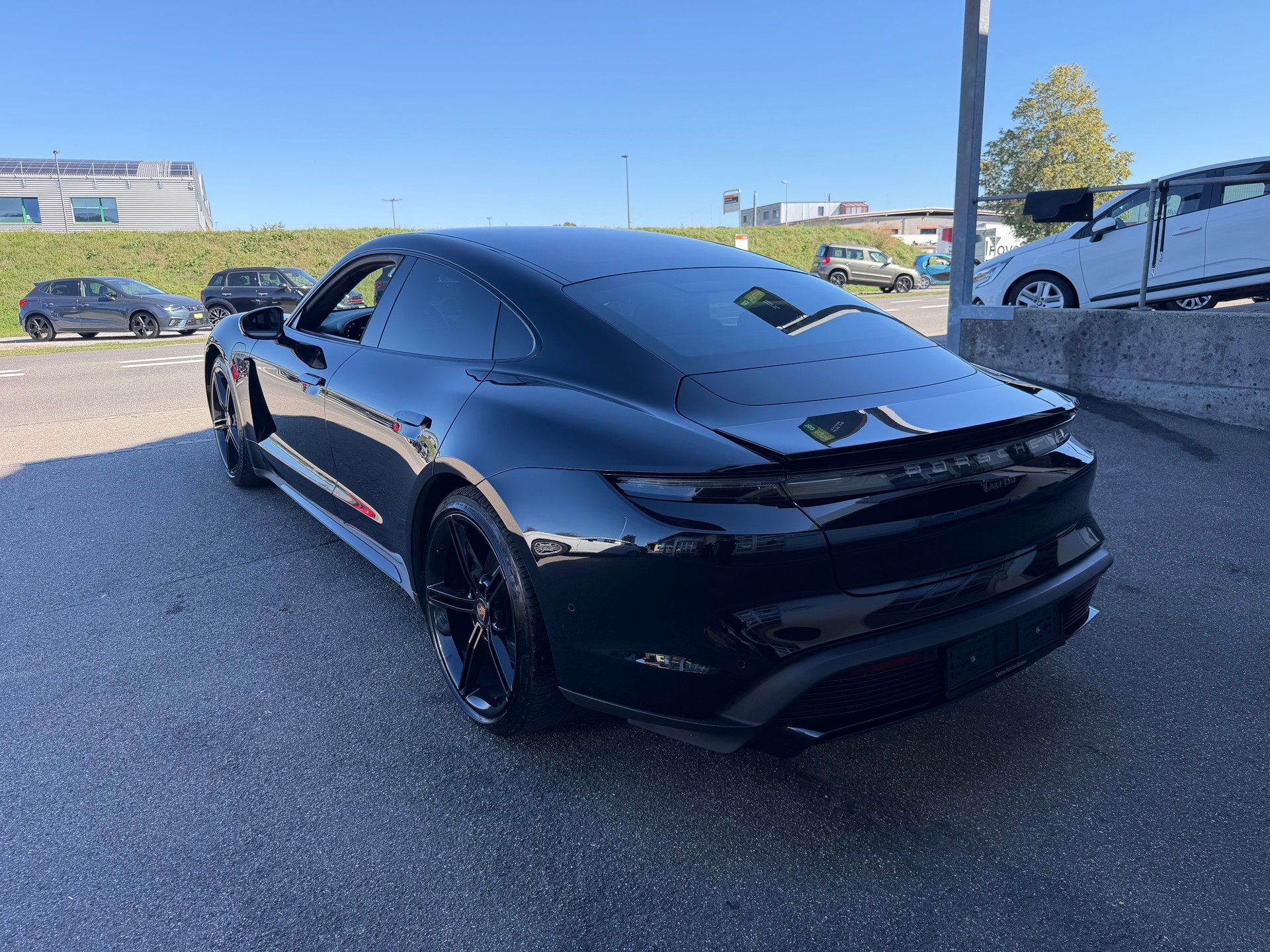 PORSCHE Taycan Turbo+++FRISCH AB MFK+++-showroom-element-1