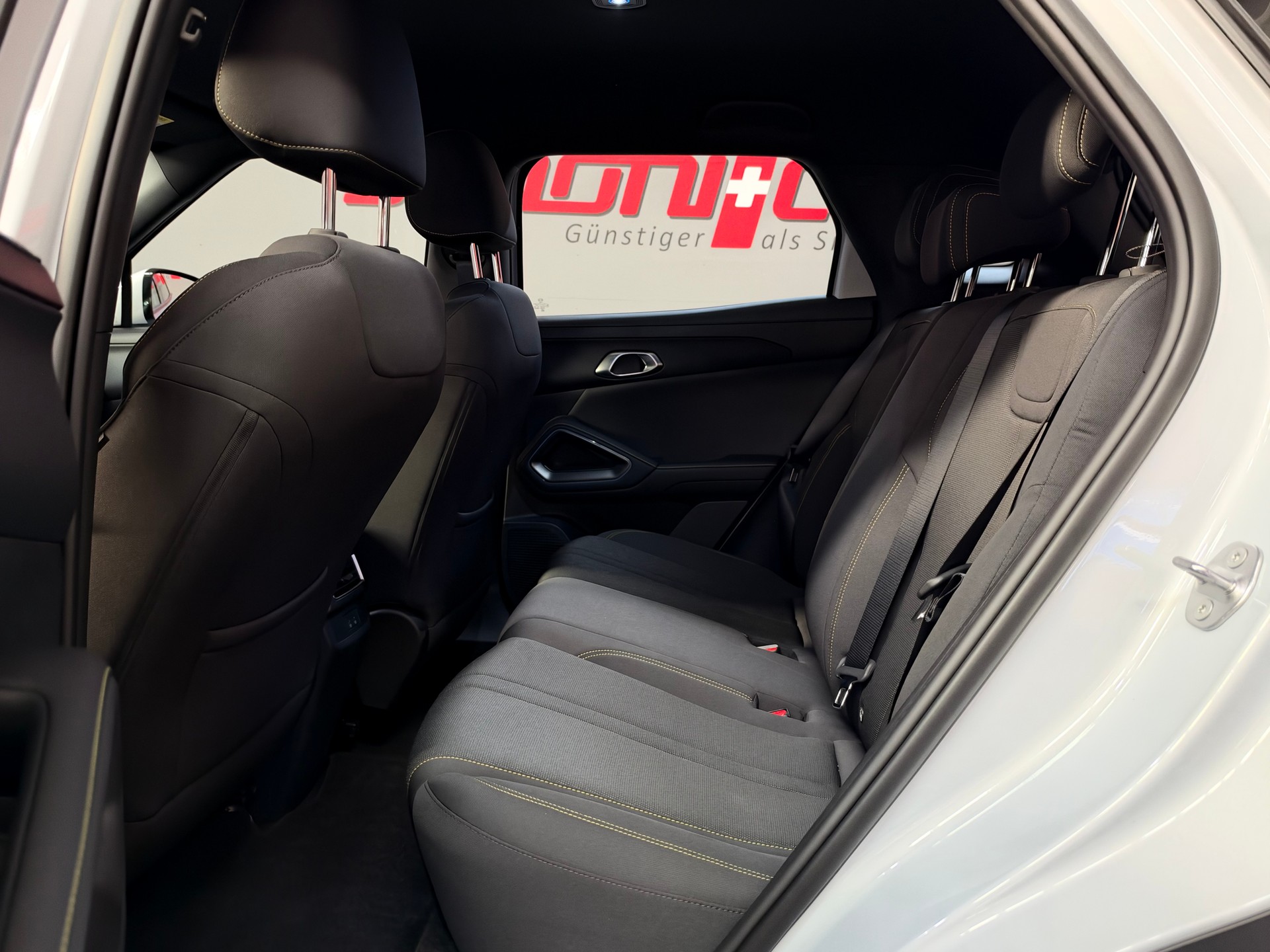 BYD Atto 2 DM-i Active-image-12