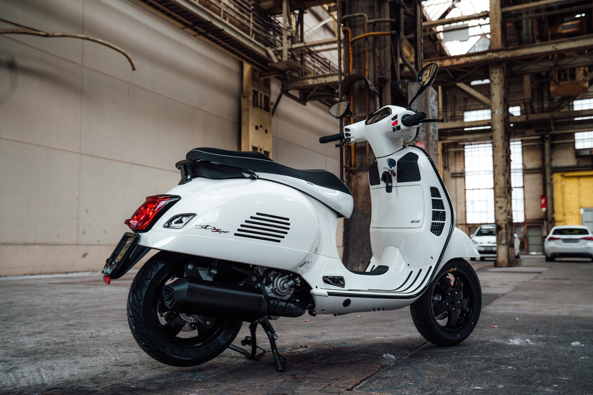 PIAGGIO Vespa GTS 300 HPE Super ABS/ASR-image-2