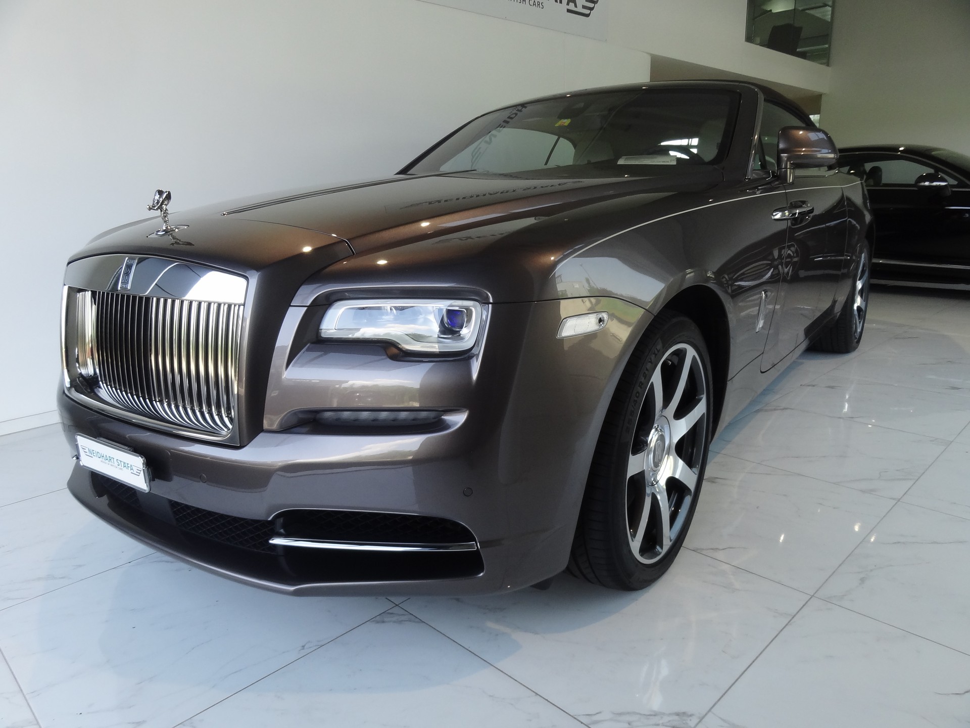 ROLLS-ROYCE Dawn 6.6 V12-showroom-element-3