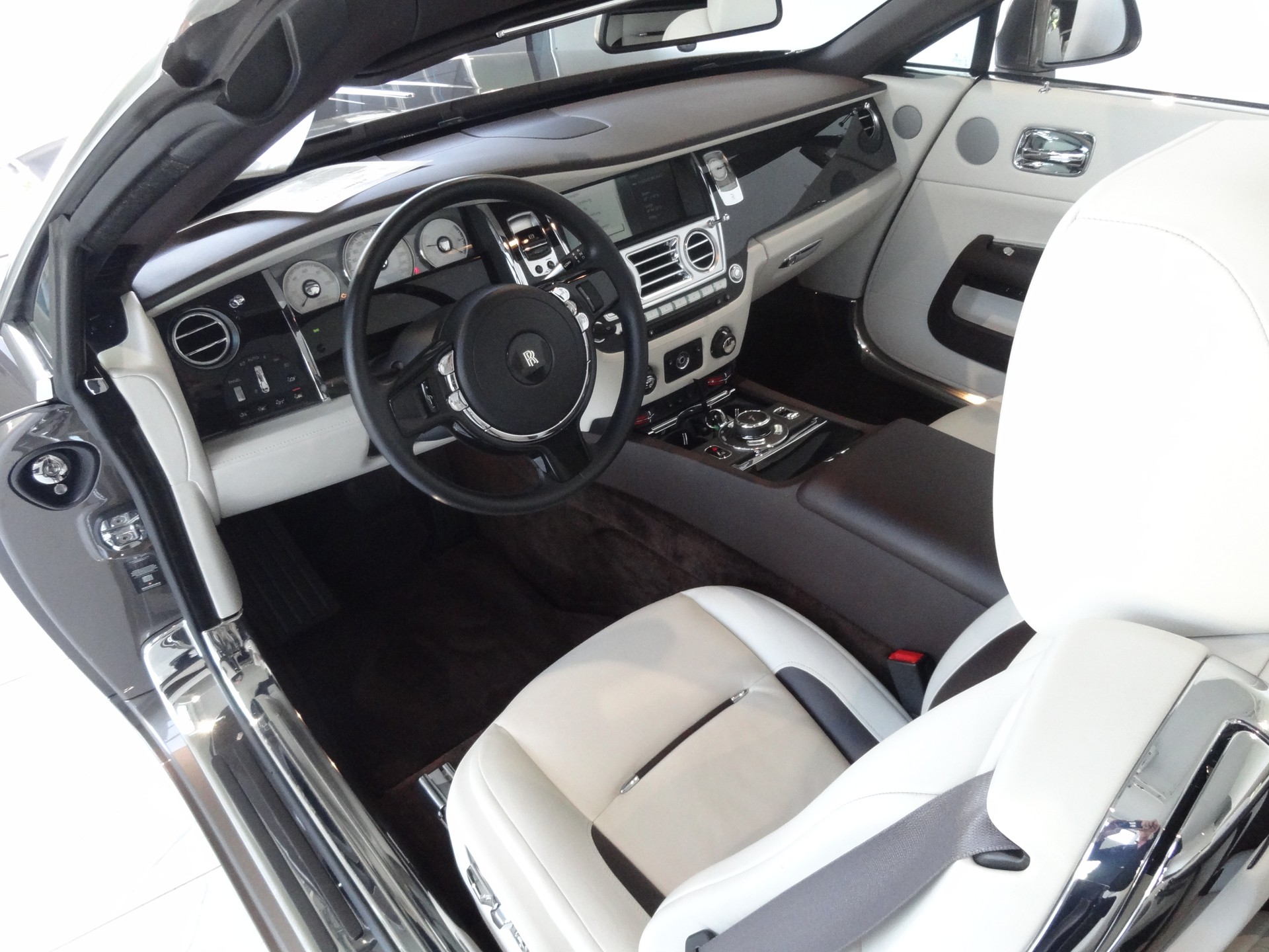ROLLS-ROYCE Dawn 6.6 V12-image-6