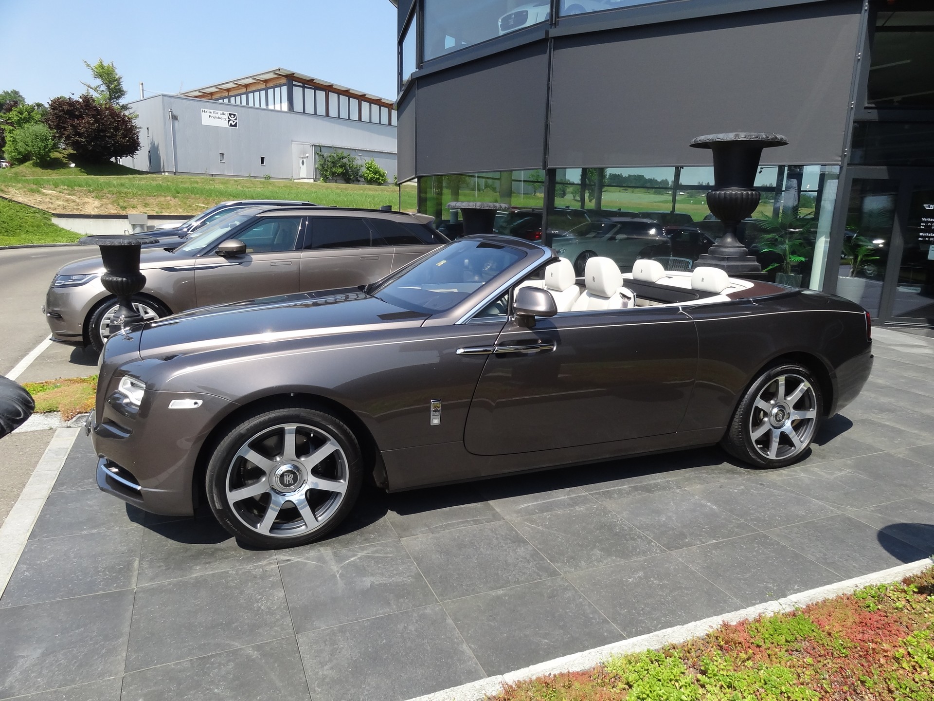 ROLLS-ROYCE Dawn 6.6 V12-showroom-element-1