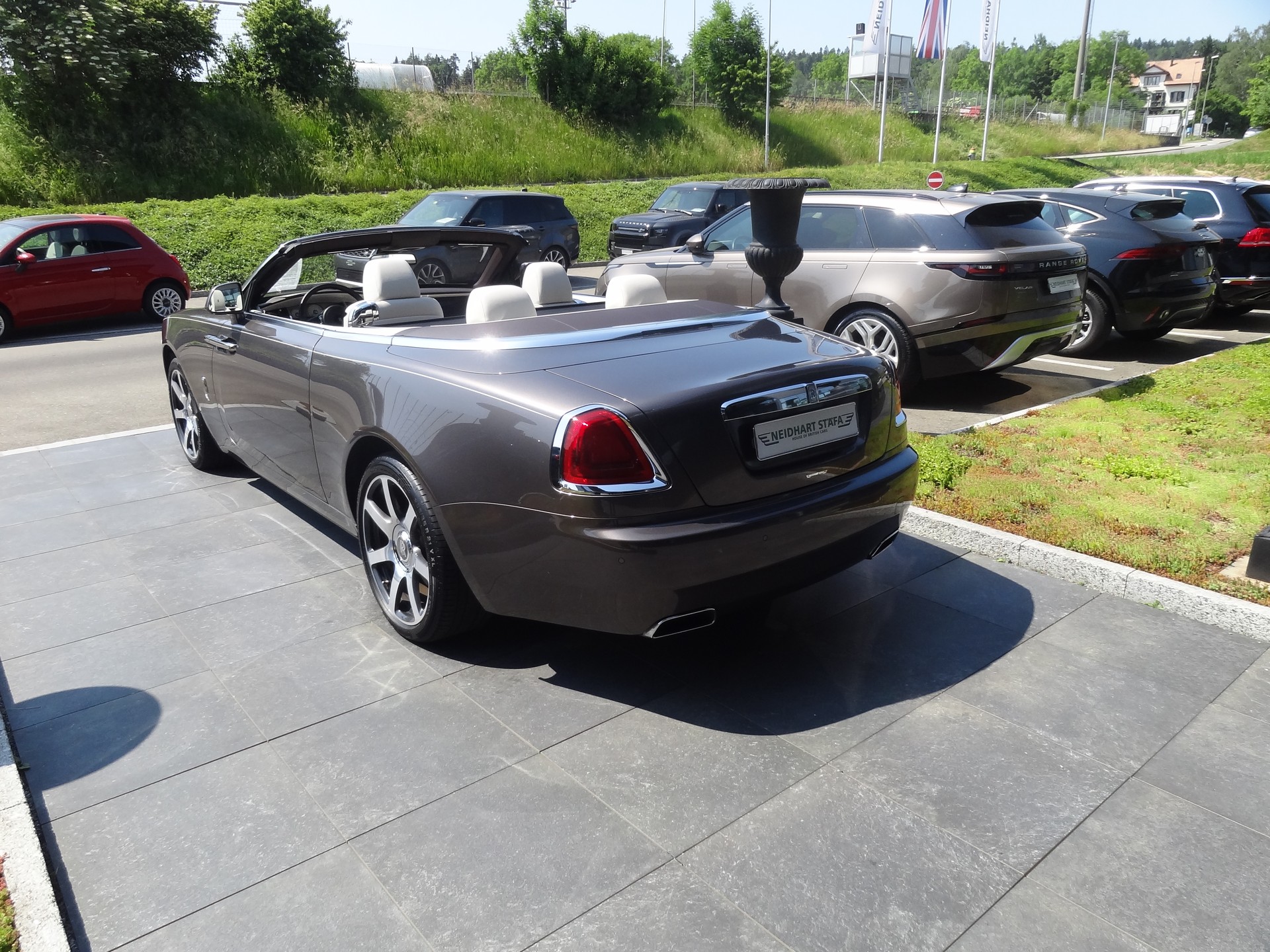 ROLLS-ROYCE Dawn 6.6 V12-showroom-element-2