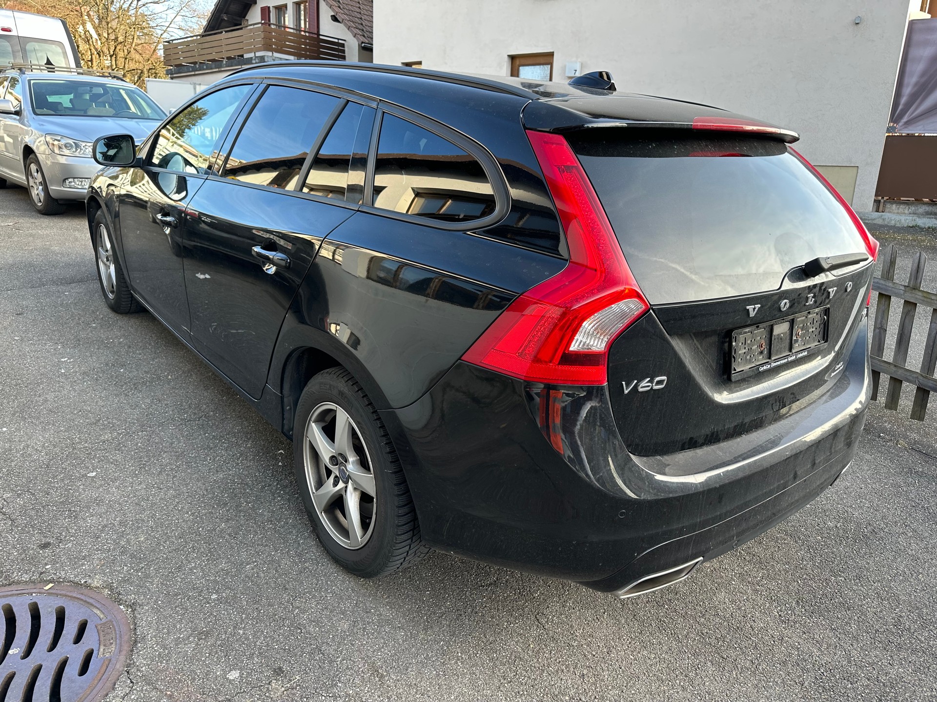 VOLVO V60-image-5