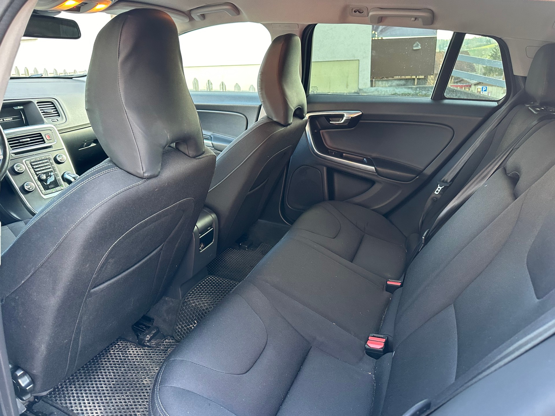 VOLVO V60-image-7