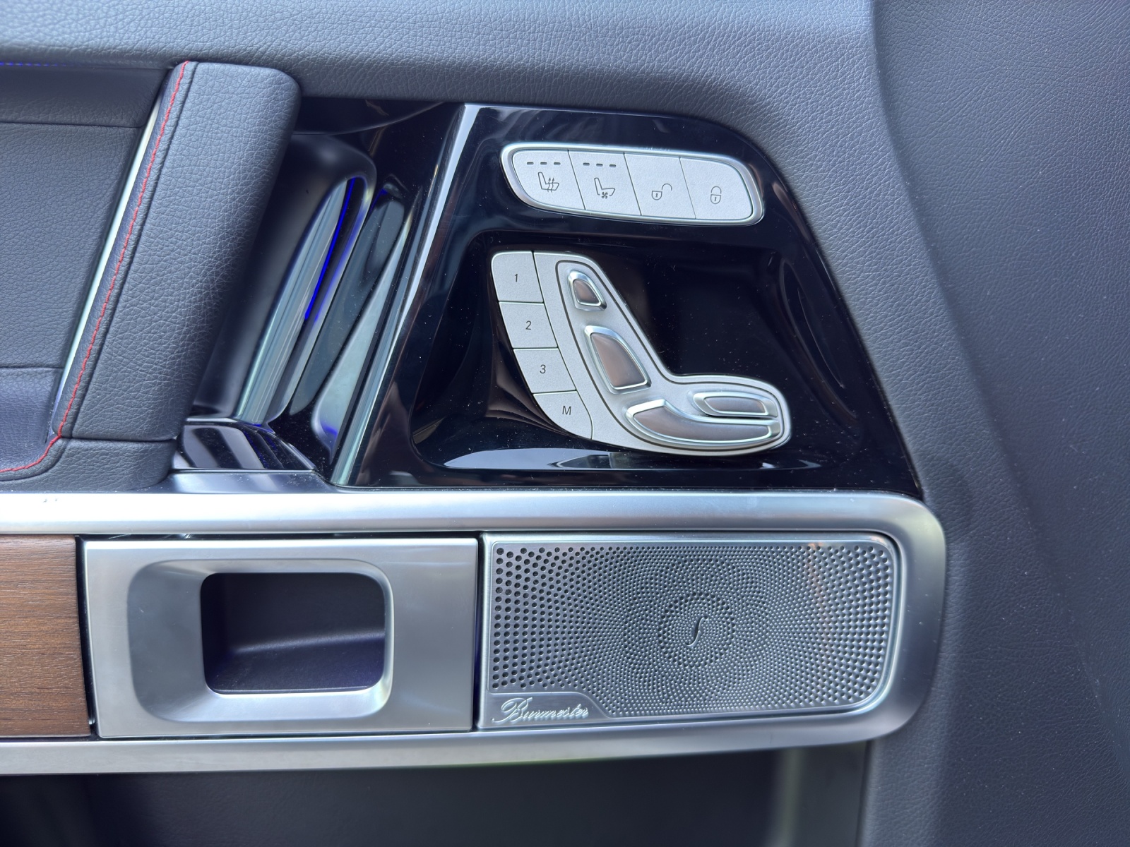 MERCEDES-BENZ G 500 AMG Line-image-12