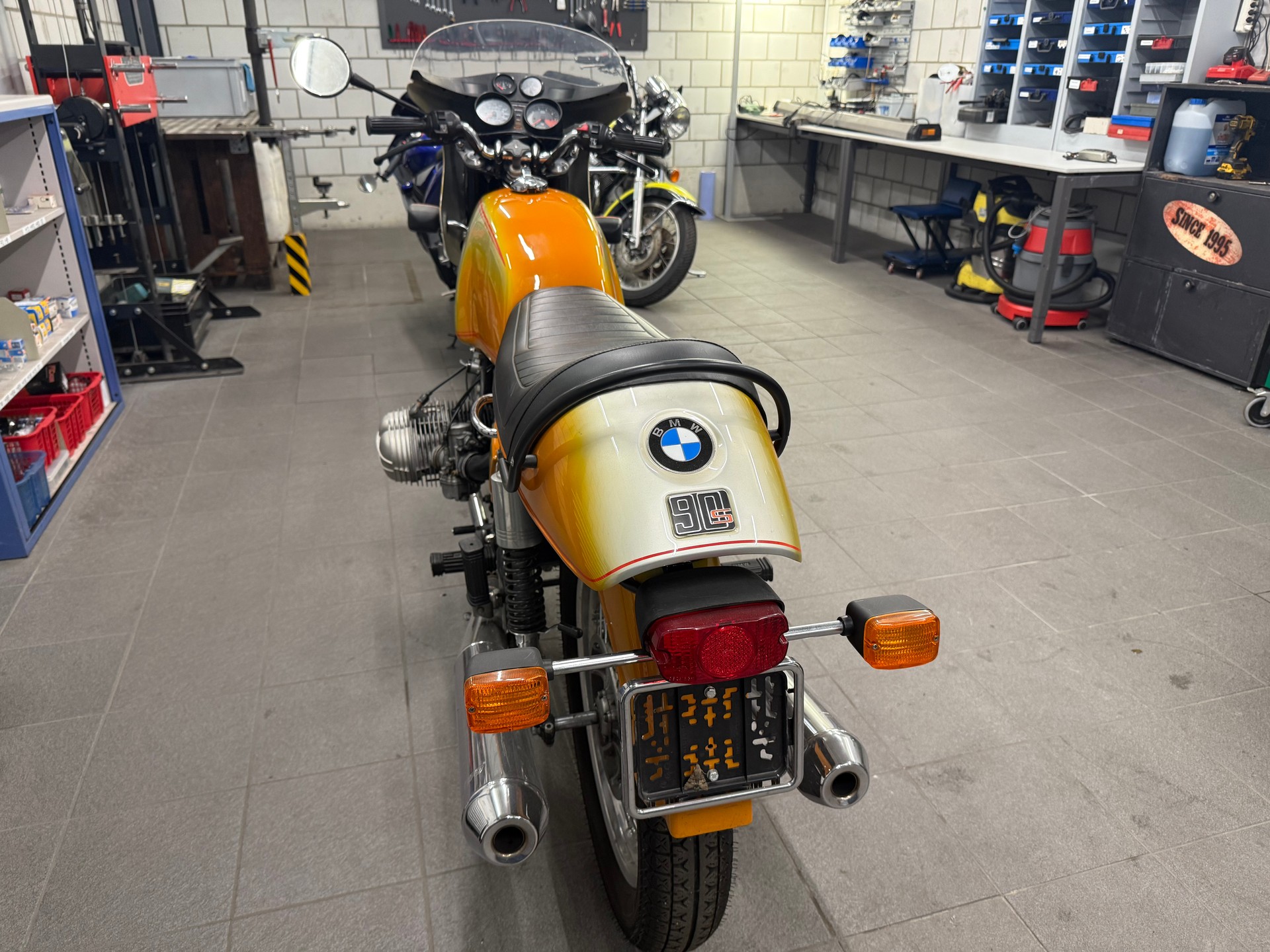 BMW R90S-image-2