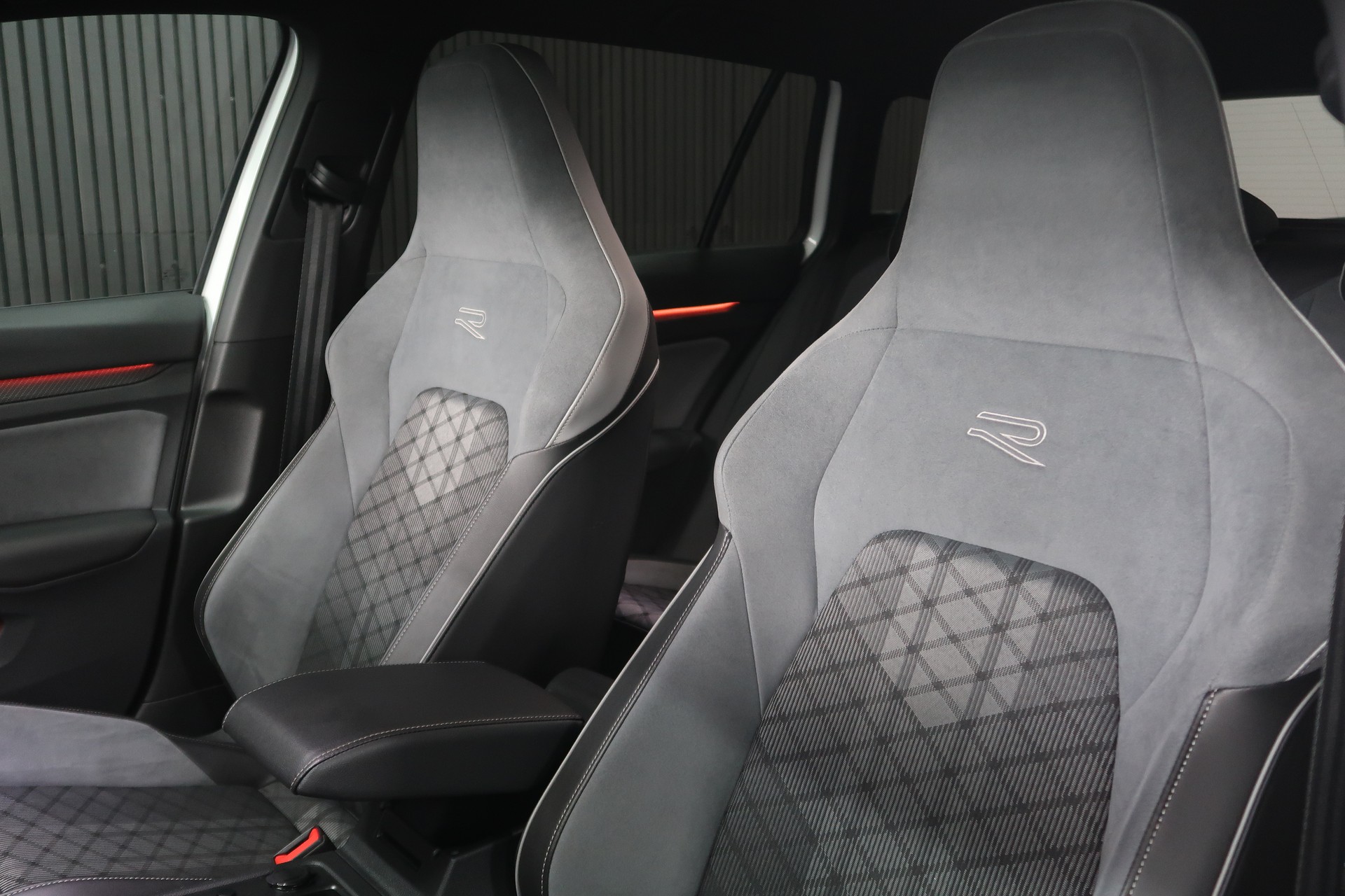 VW Golf Variant 2.0 TSI R-Line DSG 4Motion / CH / MFK / GARANTIE-image-19