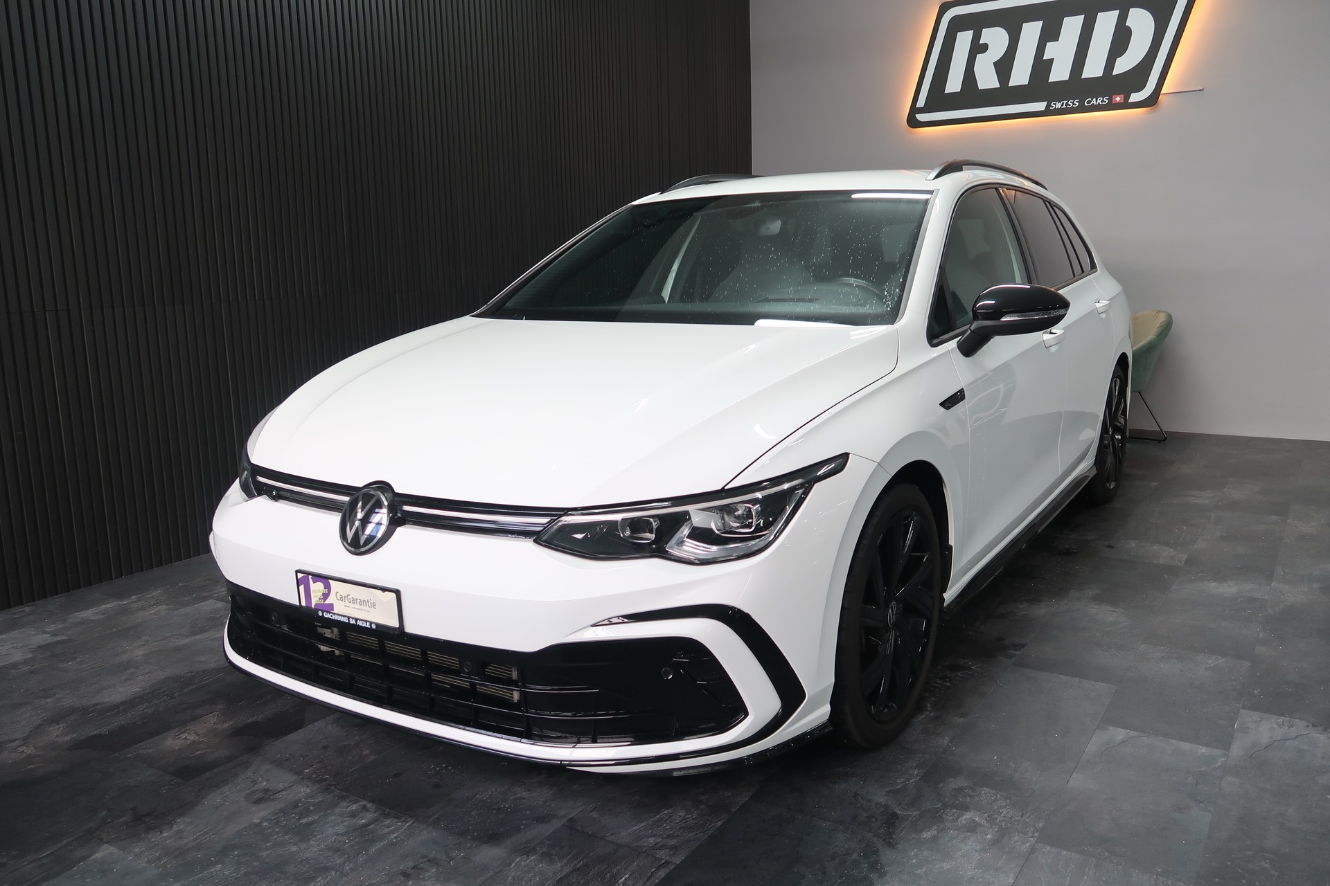 VW Golf Variant 2.0 TSI R-Line DSG 4Motion / CH / MFK / GARANTIE-showroom-element-1