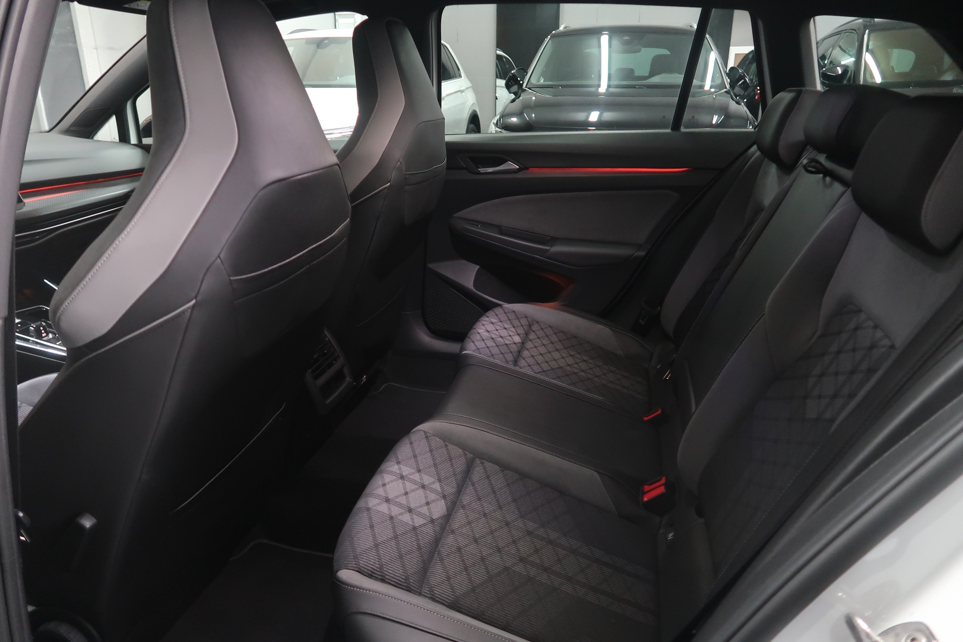 VW Golf Variant 2.0 TSI R-Line DSG 4Motion / CH / MFK / GARANTIE-image-20