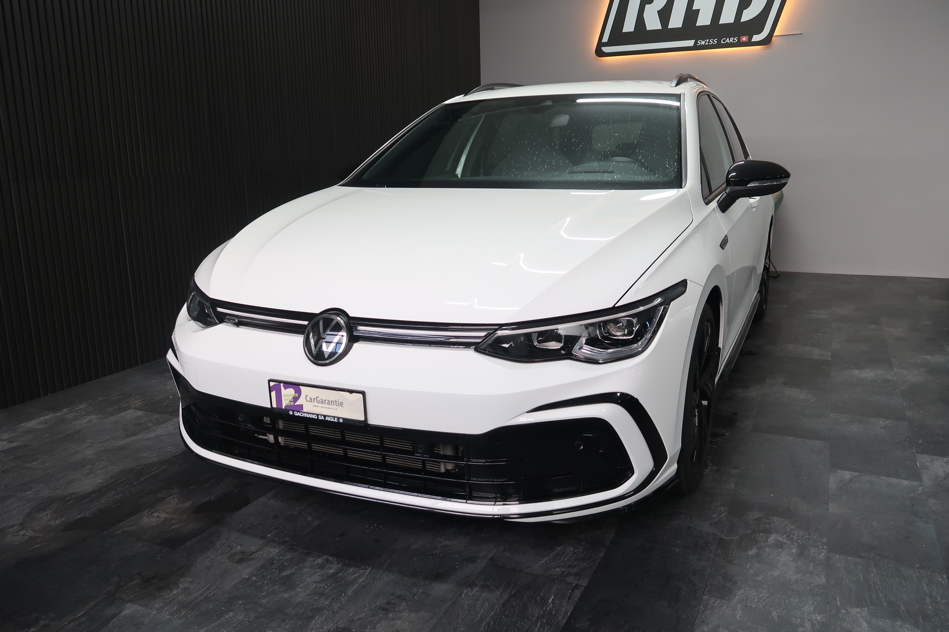 VW Golf Variant 2.0 TSI R-Line DSG 4Motion / CH / MFK / GARANTIE-showroom-element-2