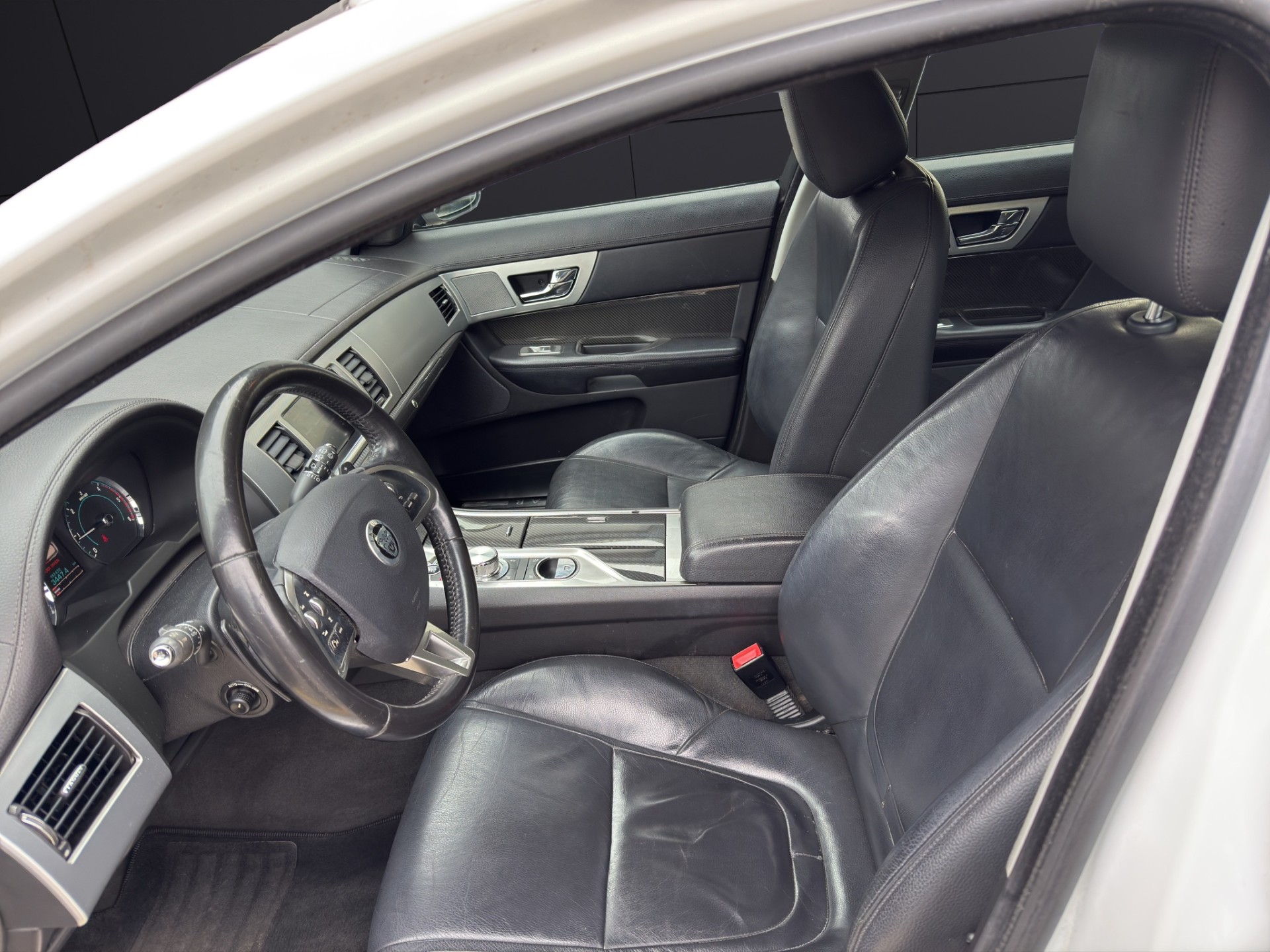 JAGUAR XF Sportbrake 3.0d S V6 Premium Luxury-showroom-element-3