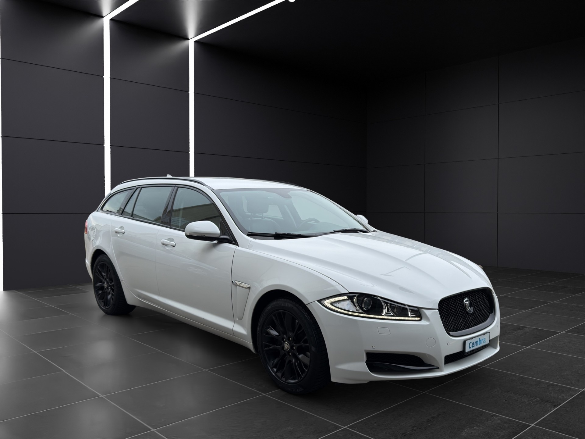 JAGUAR XF Sportbrake 3.0d S V6 Premium Luxury-showroom-element-2