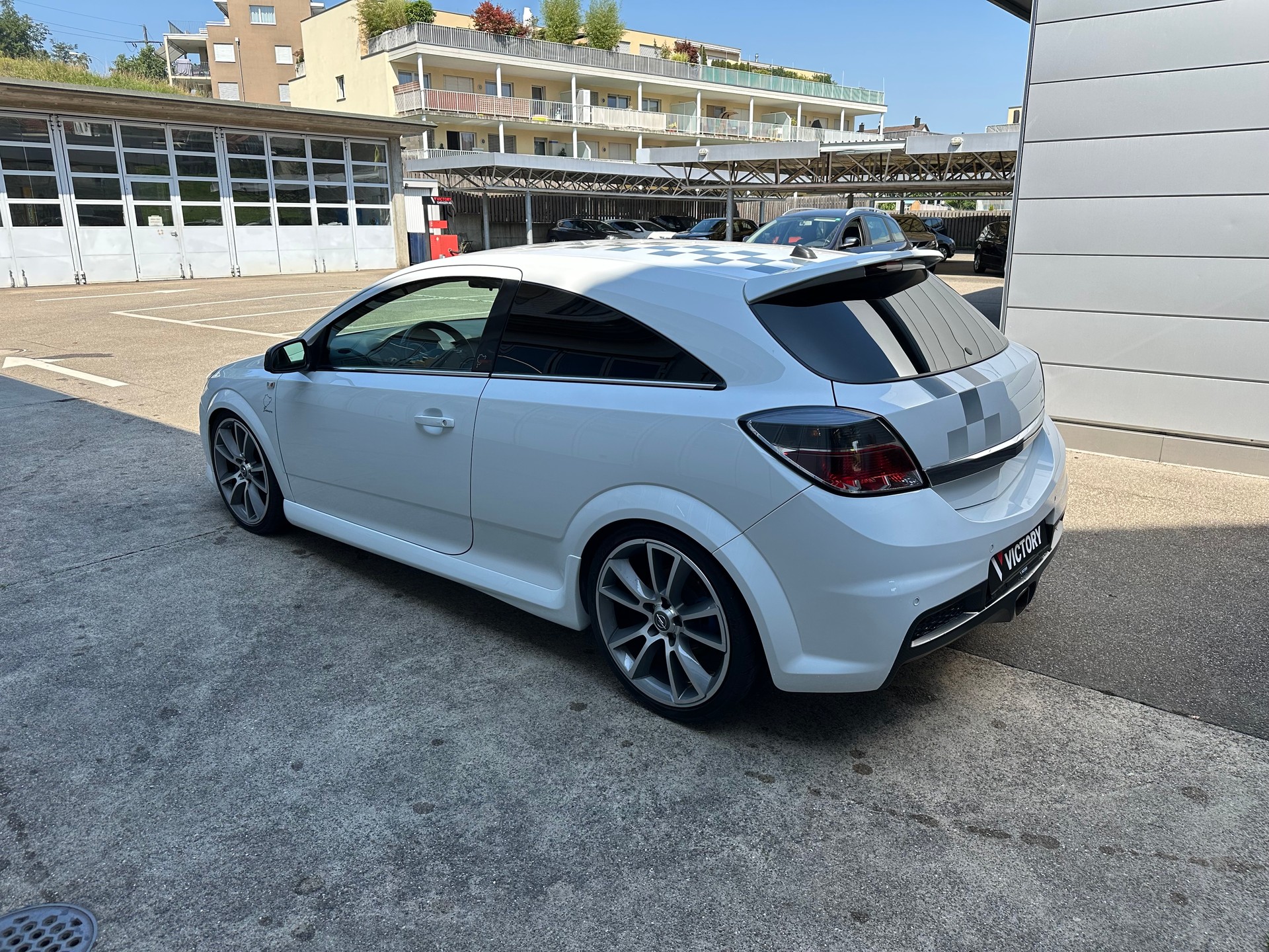 OPEL Astra GTC 2.0i 16V Turbo OPC-image-2