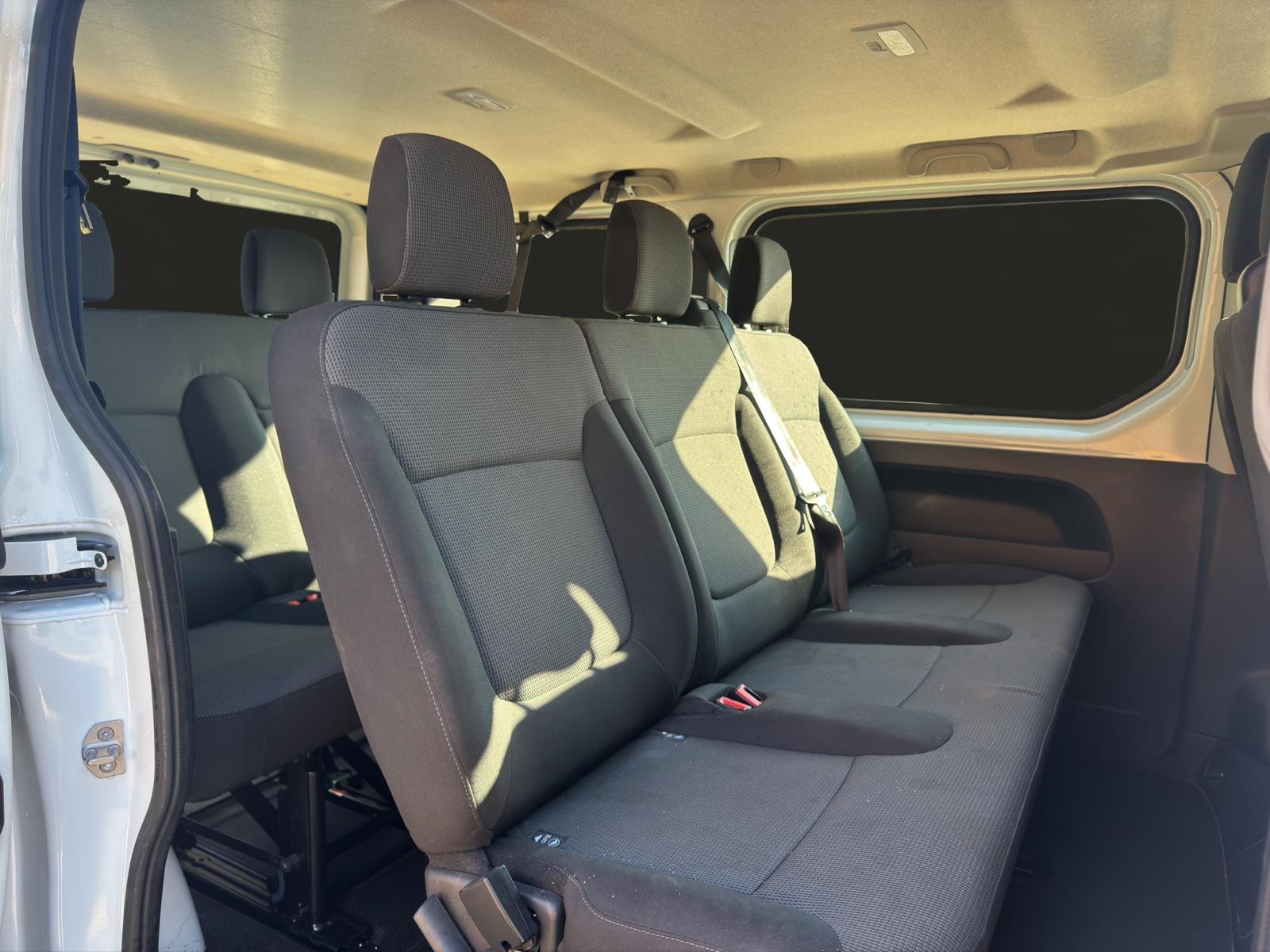 RENAULT Trafic Blue dCi 110 Passenger Equilibre-image-11