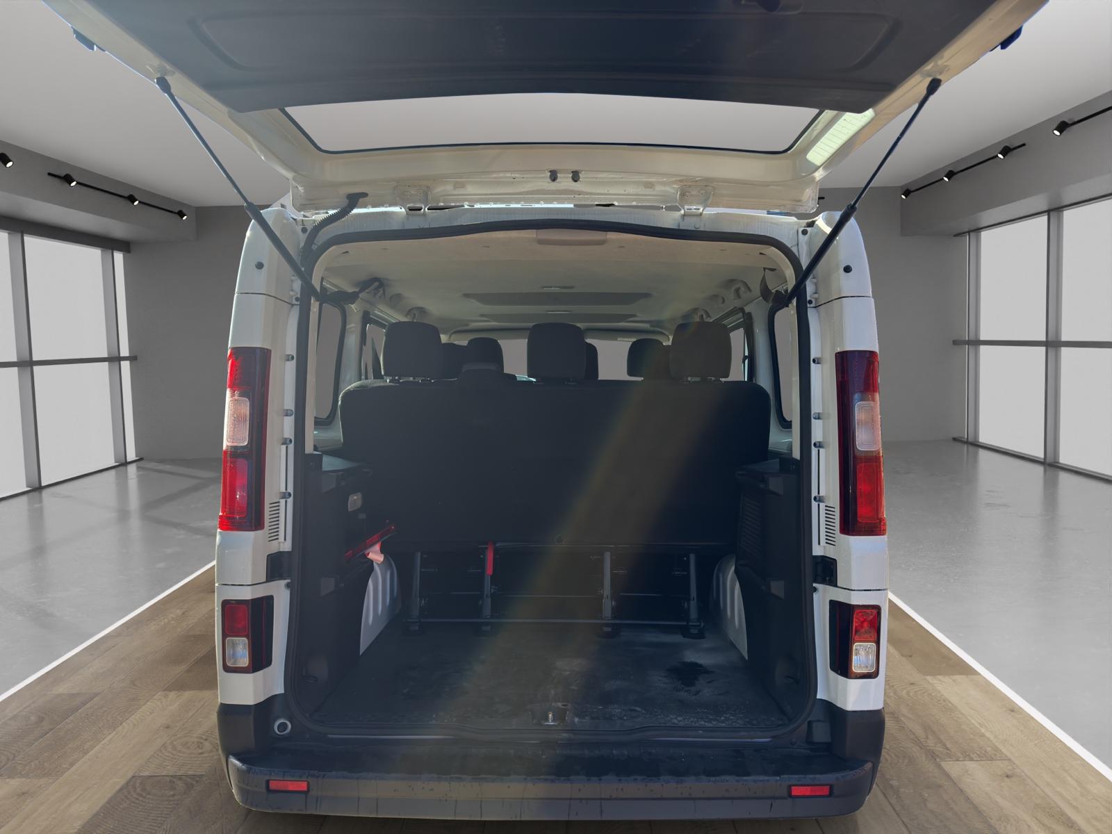 RENAULT Trafic Blue dCi 110 Passenger Equilibre-image-12