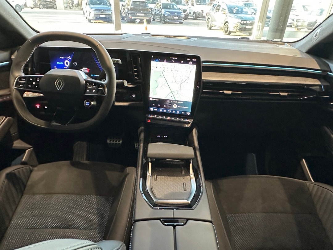 RENAULT Rafale 1.2 E-Tech Plug-in Hybrid 300 4x4 Atelier Alpine-image-9