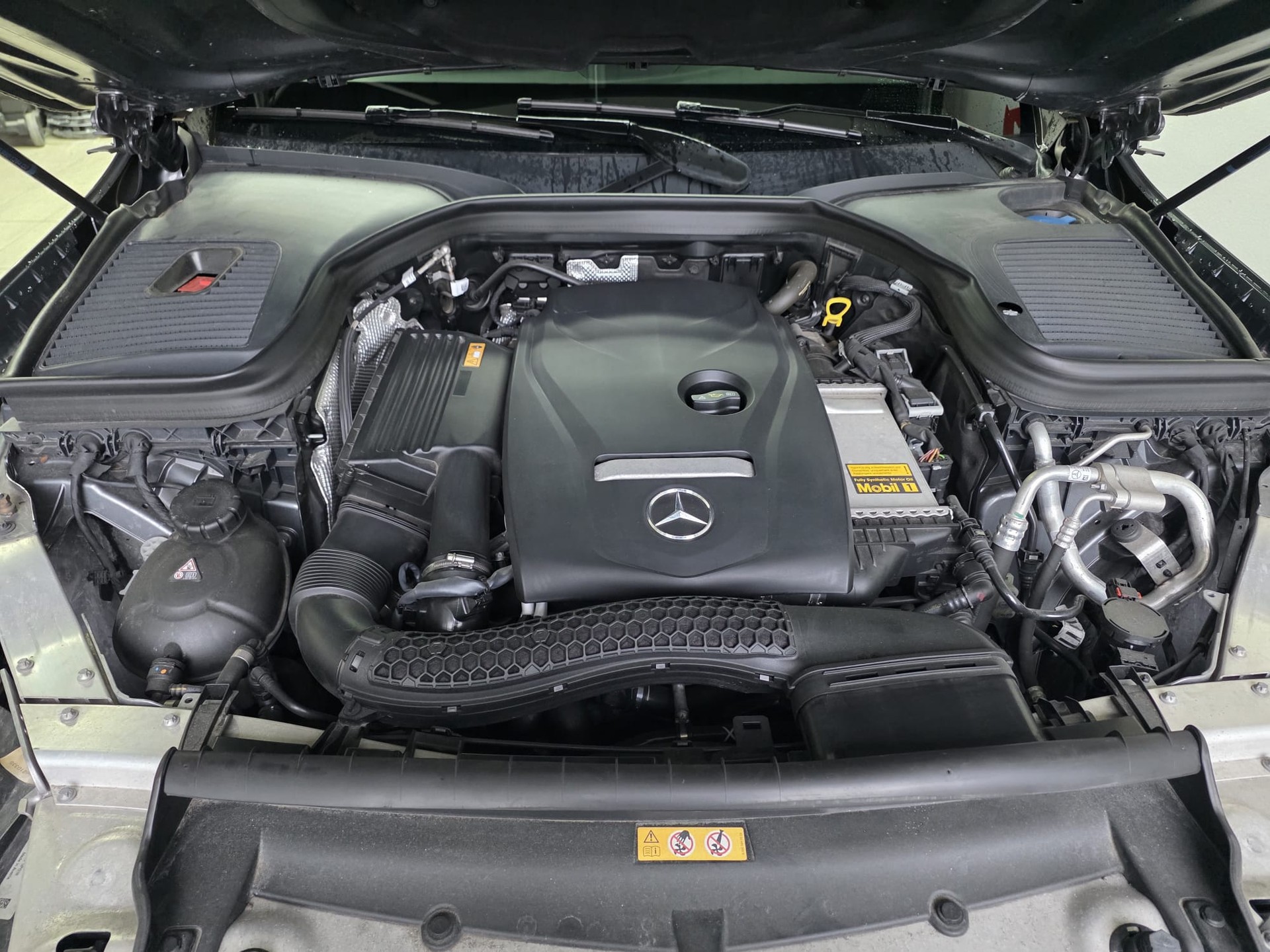 MERCEDES-BENZ GLC 250 Off-Road 4Matic 9G-Tronic-showroom-element-2