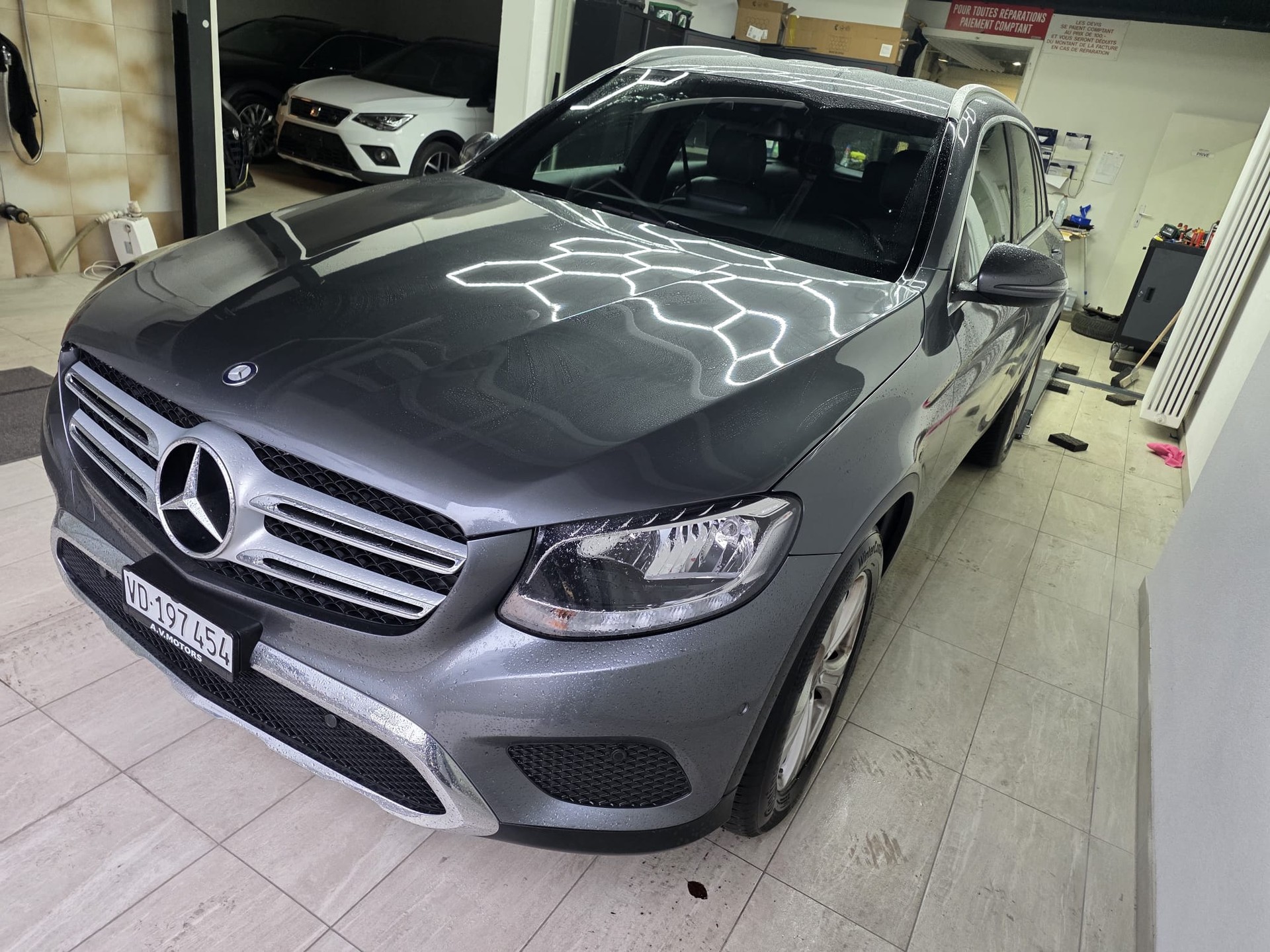 MERCEDES-BENZ GLC 250 Off-Road 4Matic 9G-Tronic-showroom-element-1