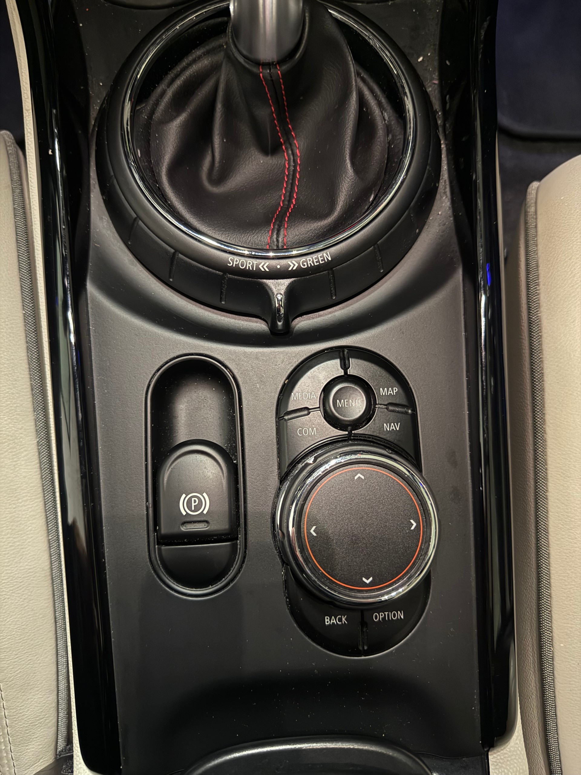 MINI Clubman Cooper John Cooper Works ALL4 Steptronic-image-15