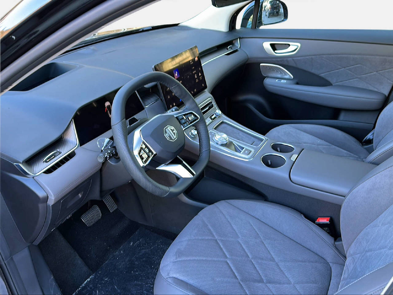 MG S6 EV 77 kWh Luxury 4WD-image-10