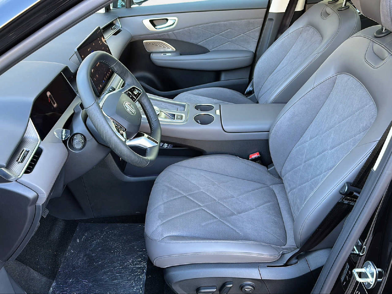 MG S6 EV 77 kWh Luxury 4WD-image-9