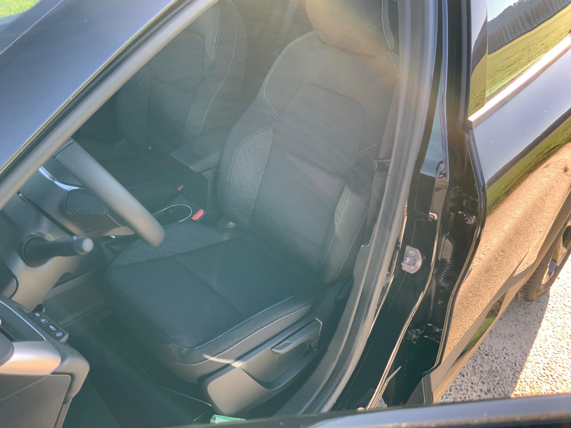 MITSUBISHI Grandis 1.8 HEV Invite+-image-6