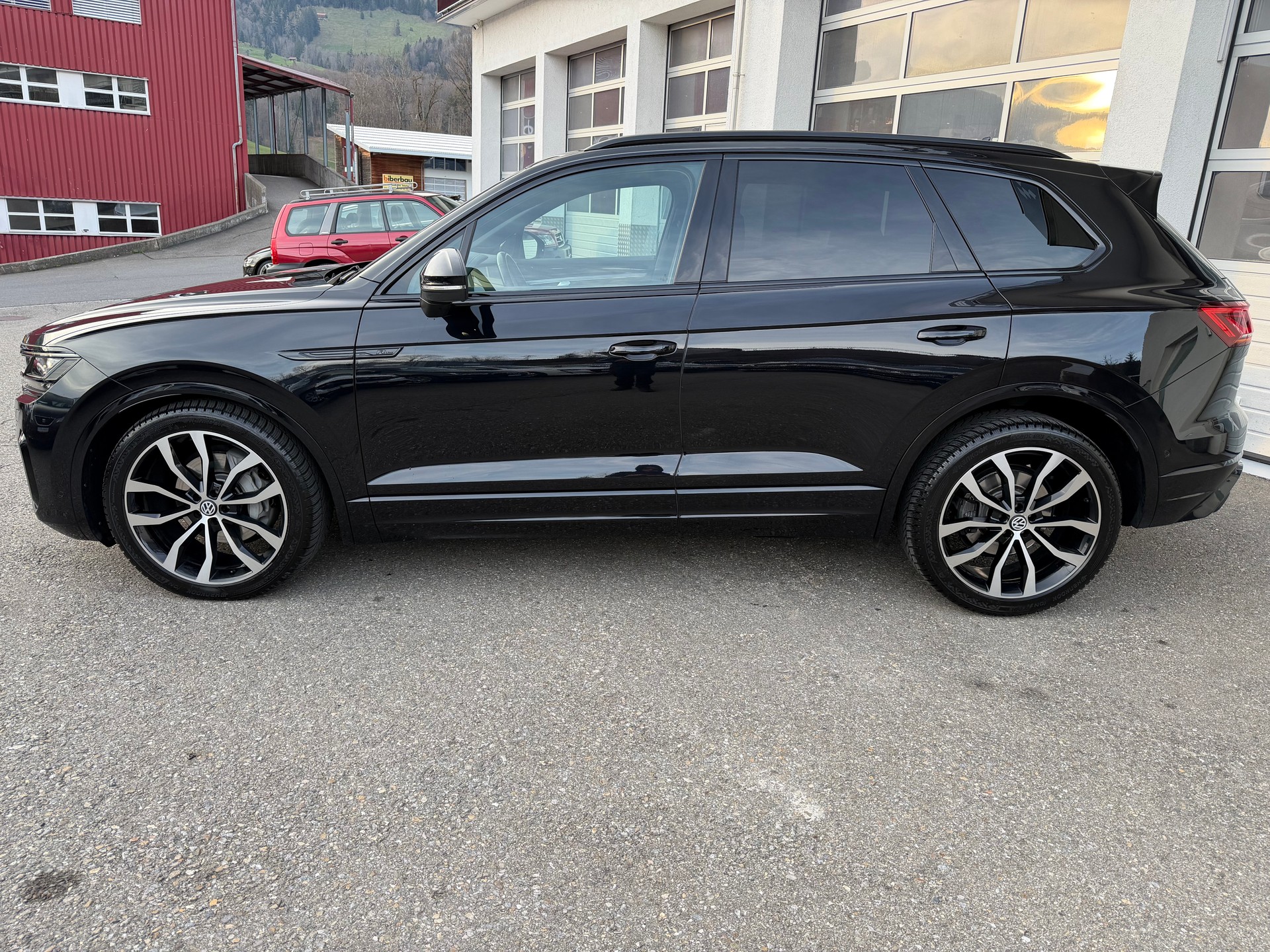 VW Touareg 3.0 TDI R Line Tiptronic-image-1