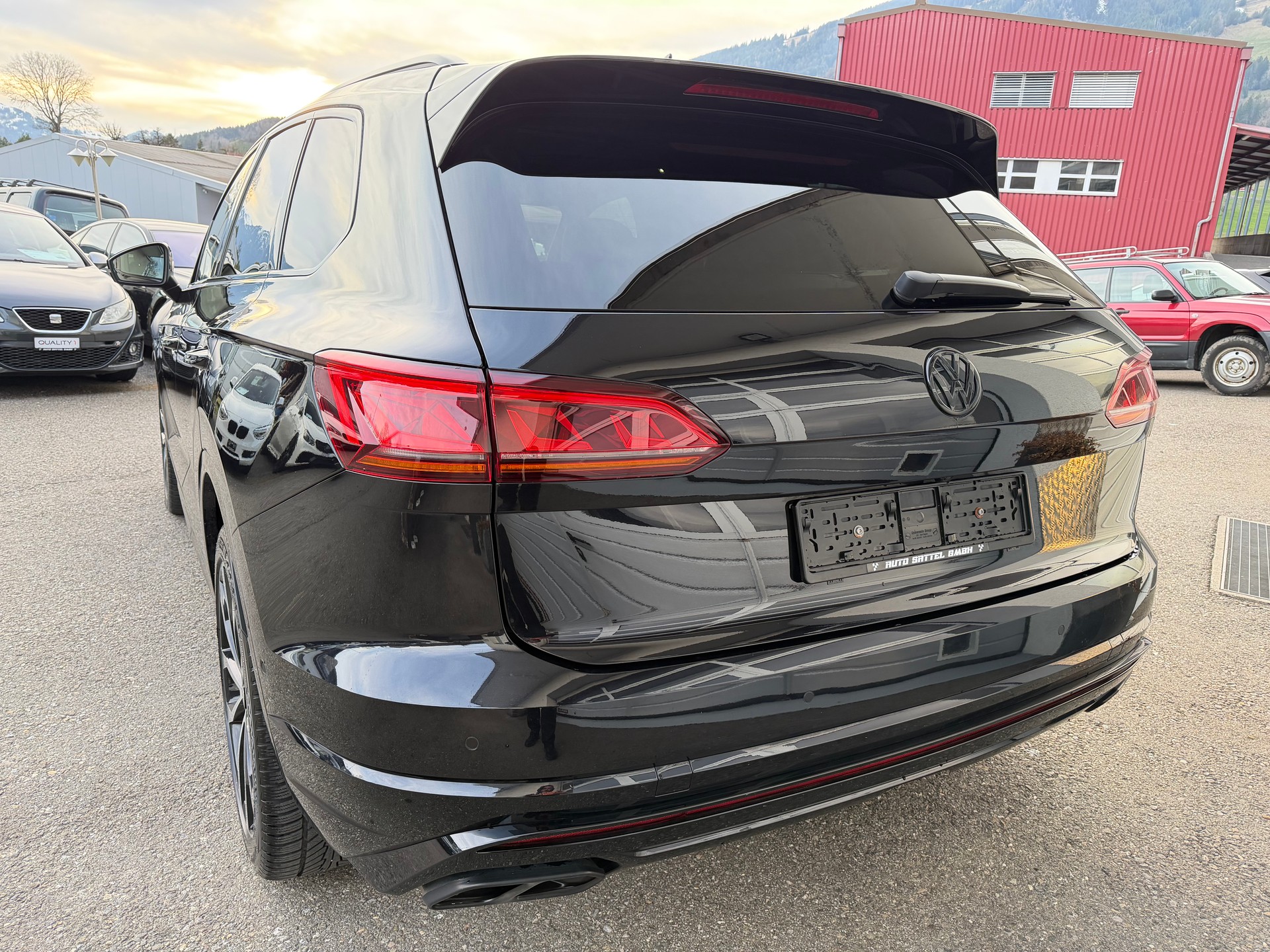 VW Touareg 3.0 TDI R Line Tiptronic-image-2