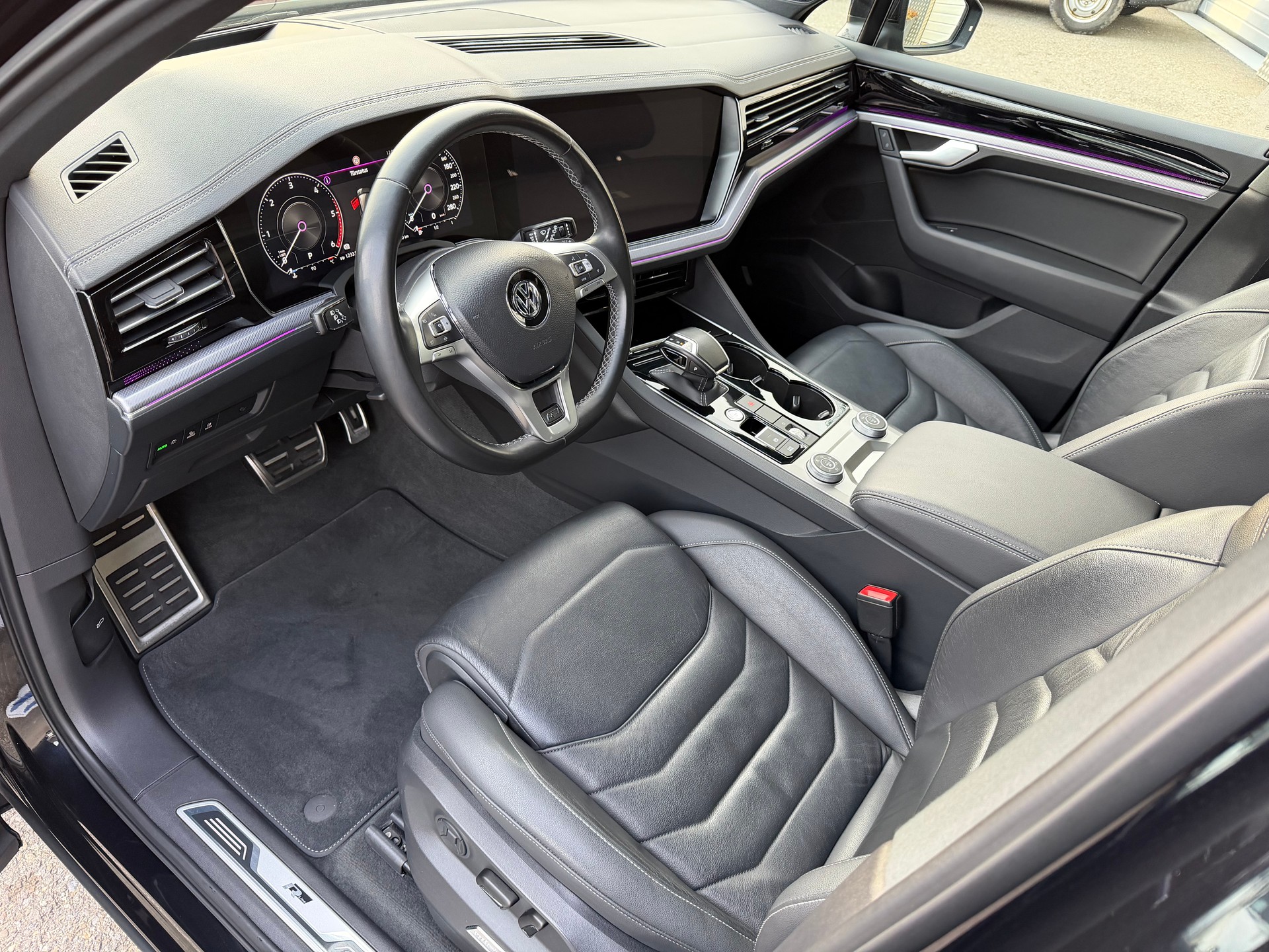 VW Touareg 3.0 TDI R Line Tiptronic-image-4