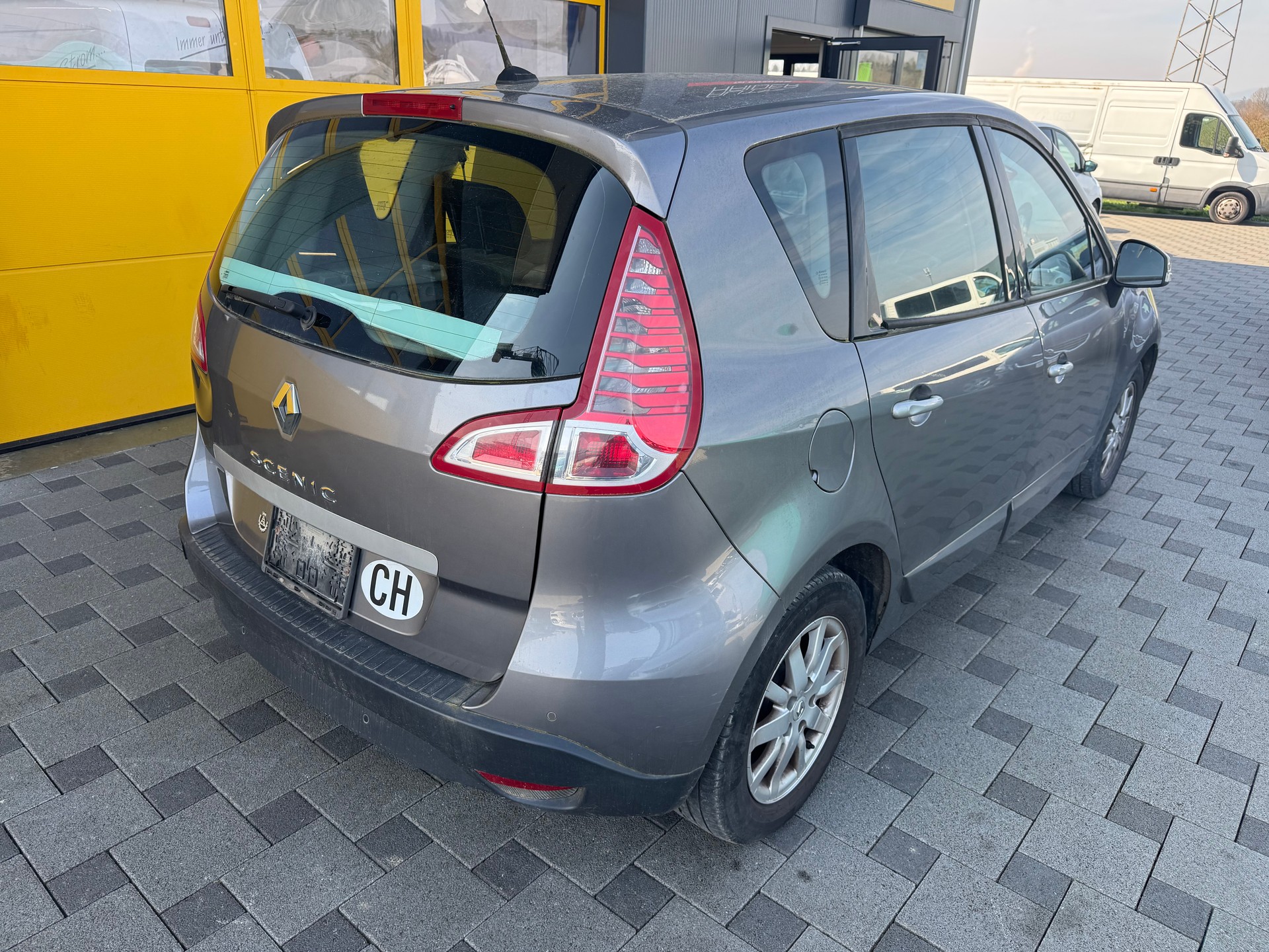 RENAULT Scénic 2.0 16V Dynamique X-Tronic CVT-image-11