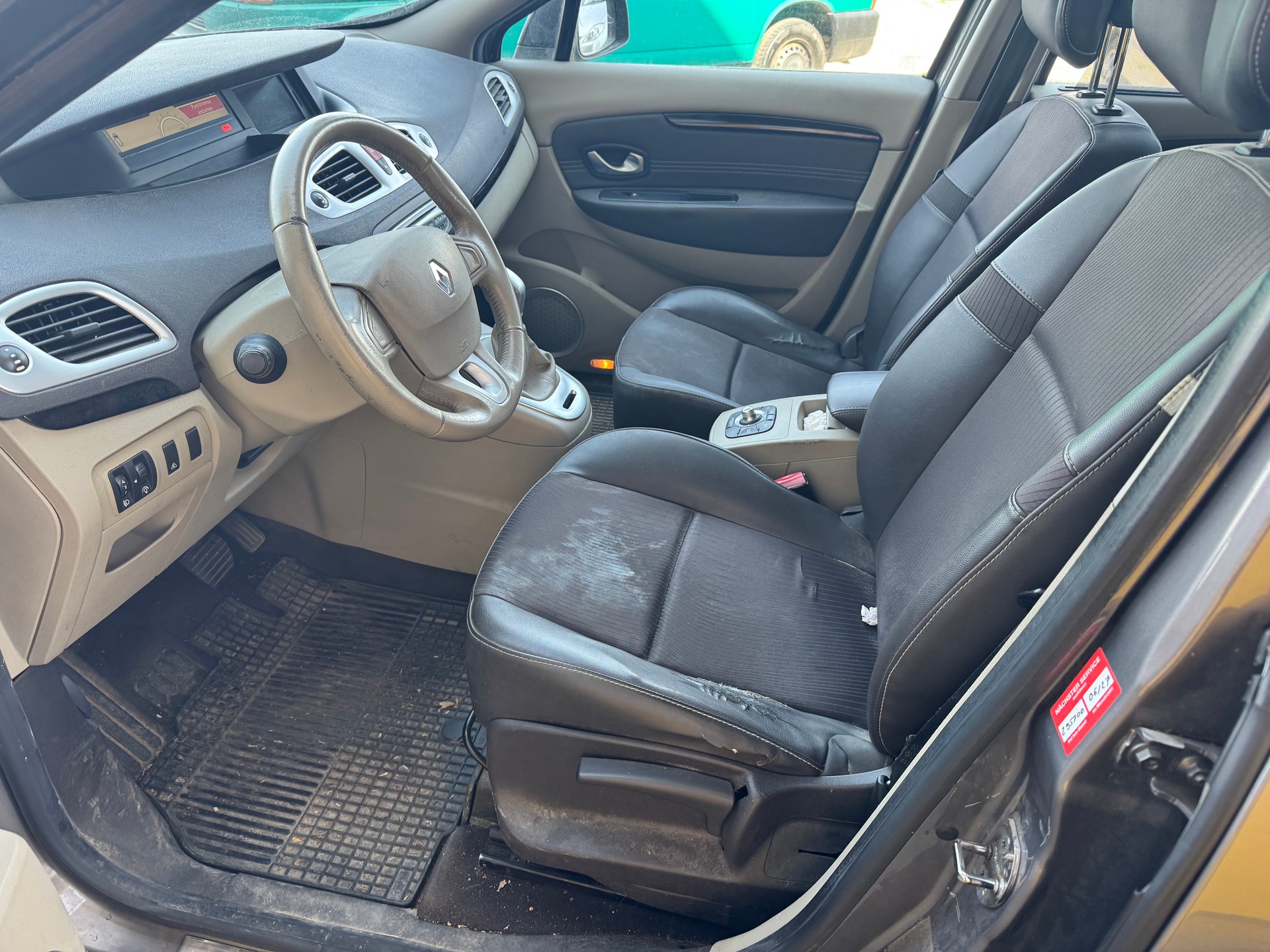 RENAULT Scénic 2.0 16V Dynamique X-Tronic CVT-image-8