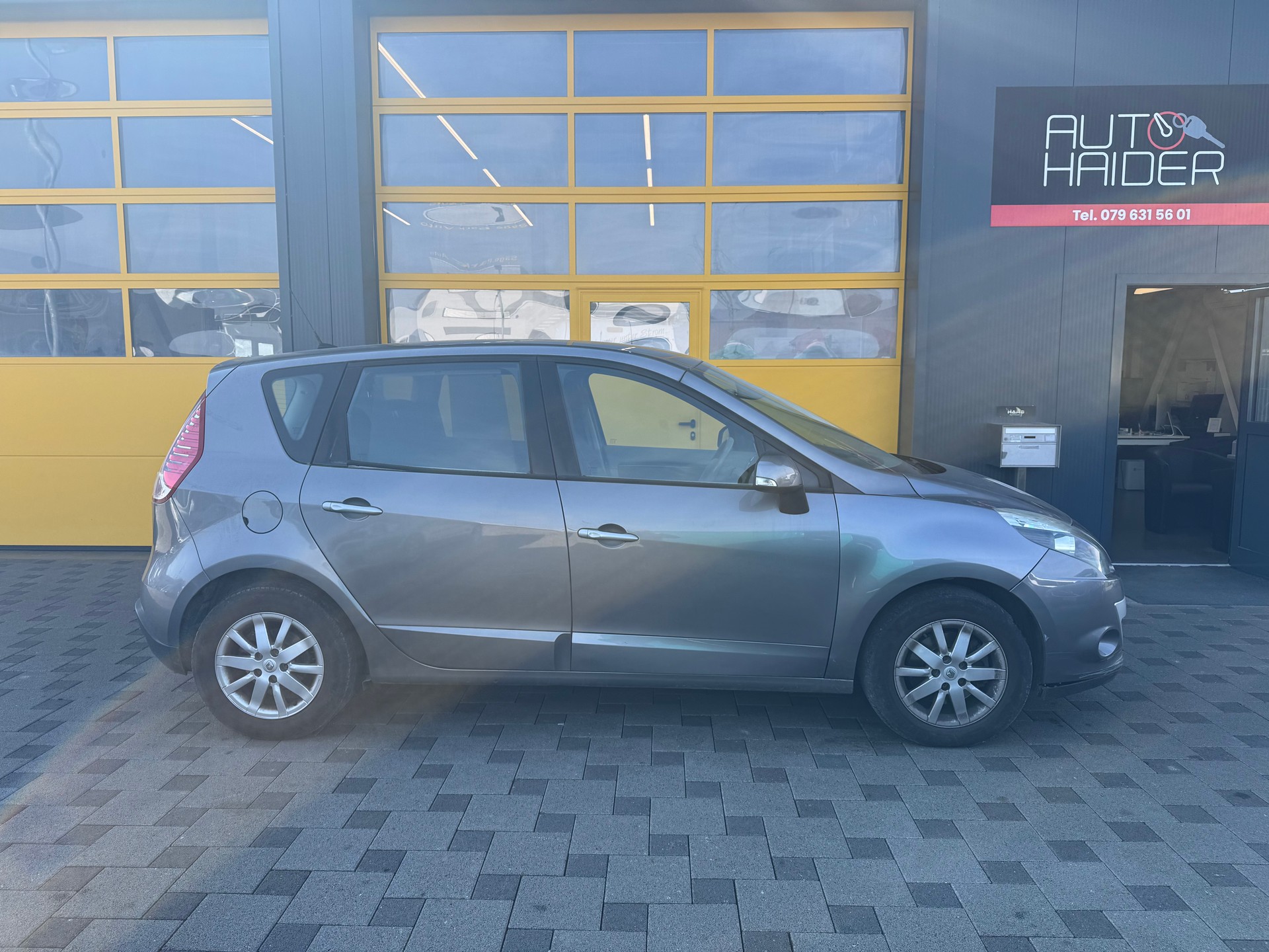 RENAULT Scénic 2.0 16V Dynamique X-Tronic CVT-image-4