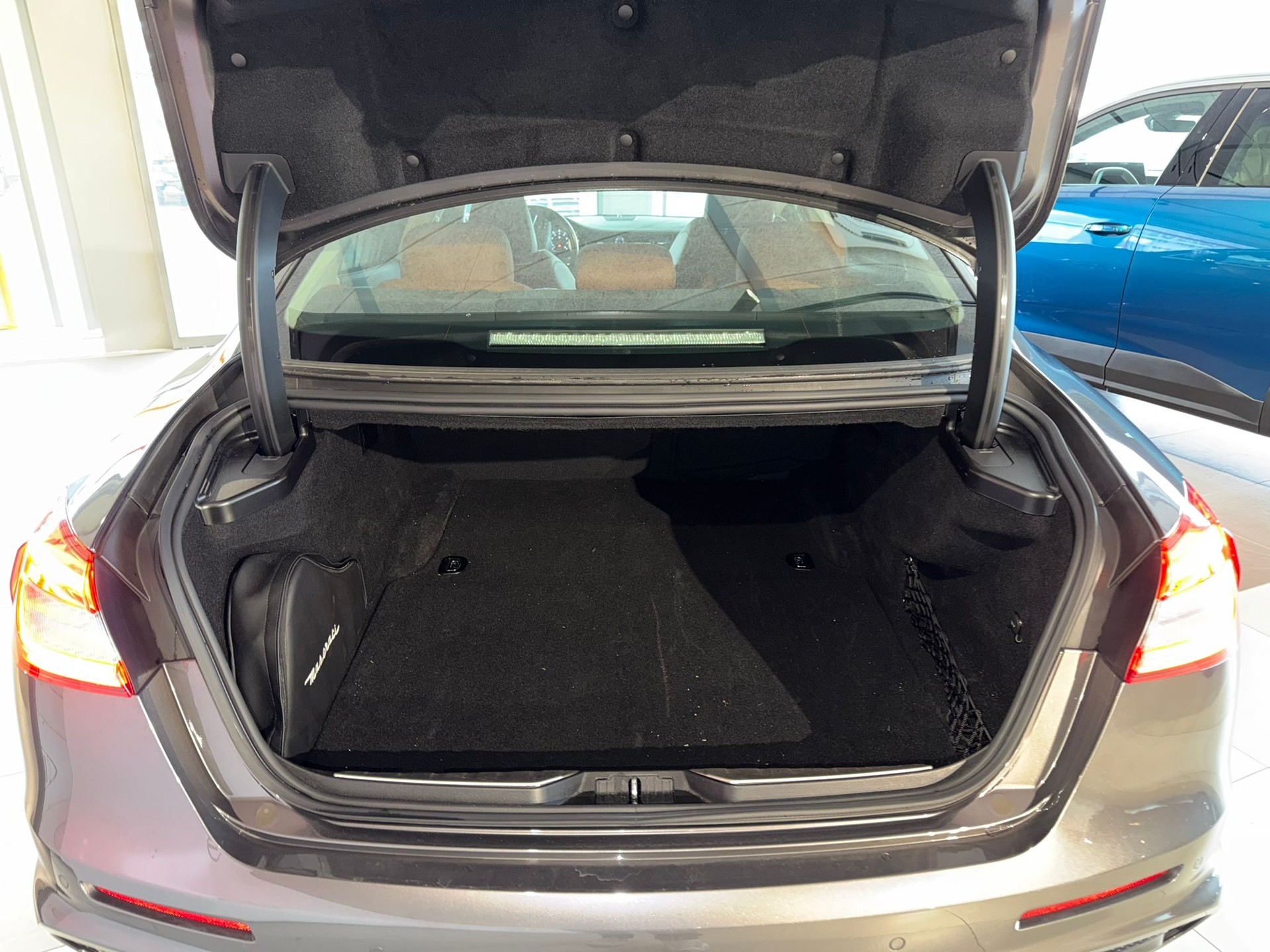 MASERATI Quattroporte 3.0 V6 S Q4 GranSport Automatica ** Visite sur RDV **-showroom-element-3