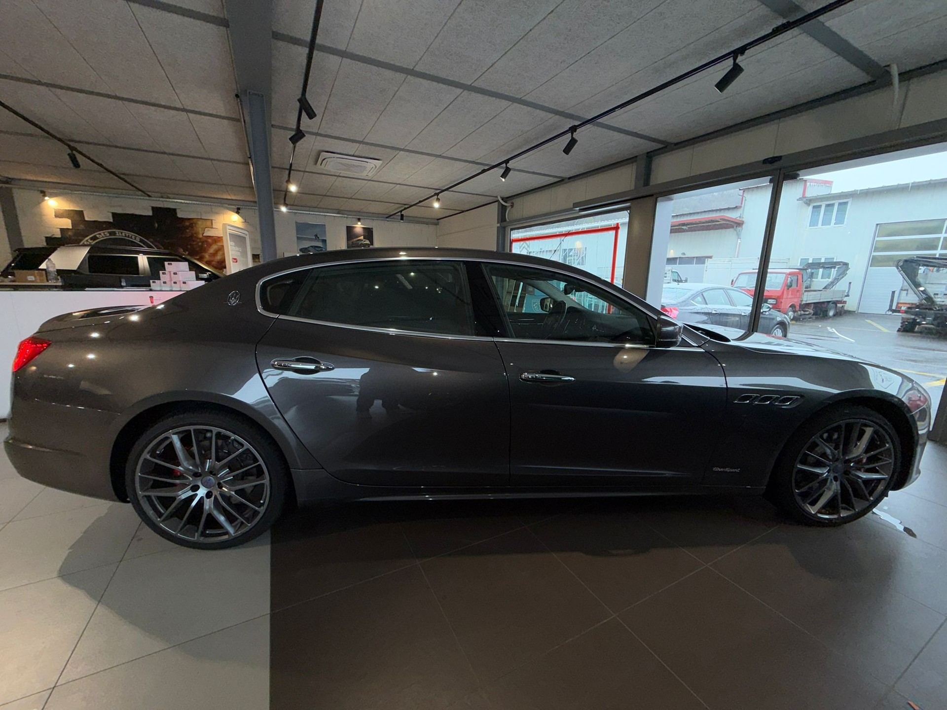 MASERATI Quattroporte 3.0 V6 S Q4 GranSport Automatica ** Visite sur RDV **-image-4