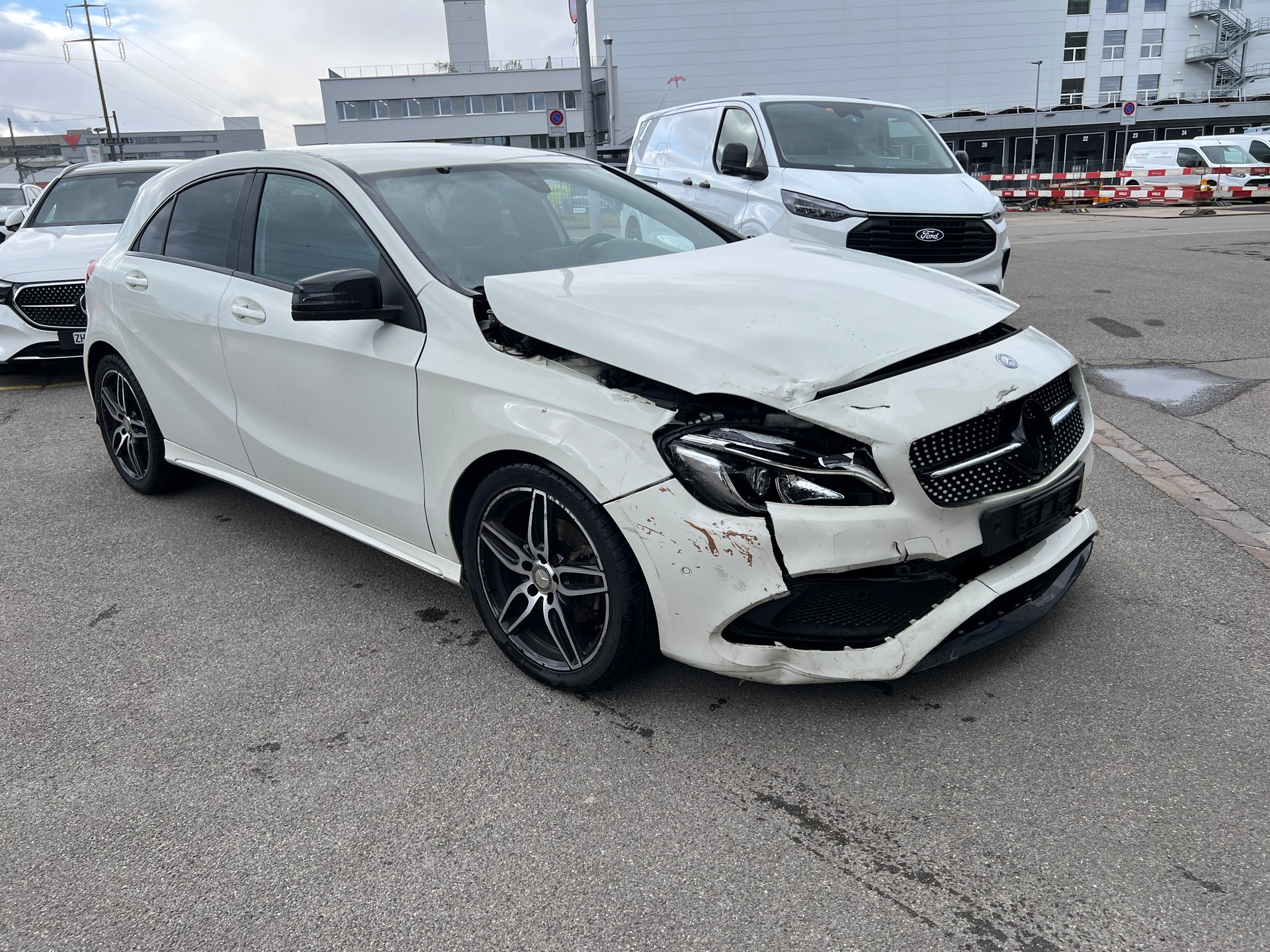 MERCEDES-BENZ AMG line-showroom-element-2