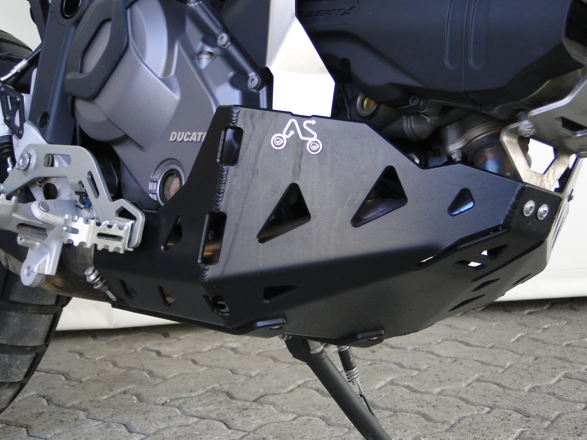 DUCATI 937 DesertX V2 Lucky Explorer-image-9