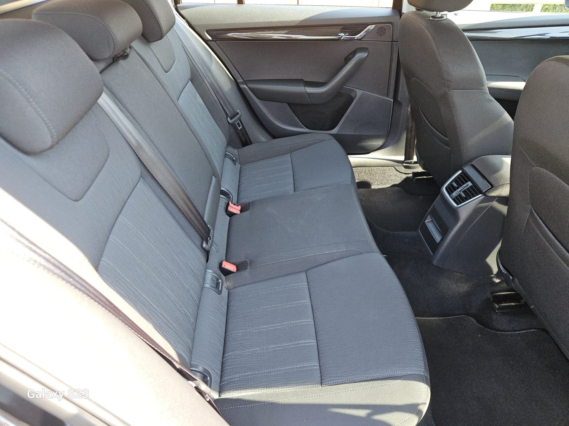 SKODA Octavia Combi 2.0 TDI Style 4x4-image-8
