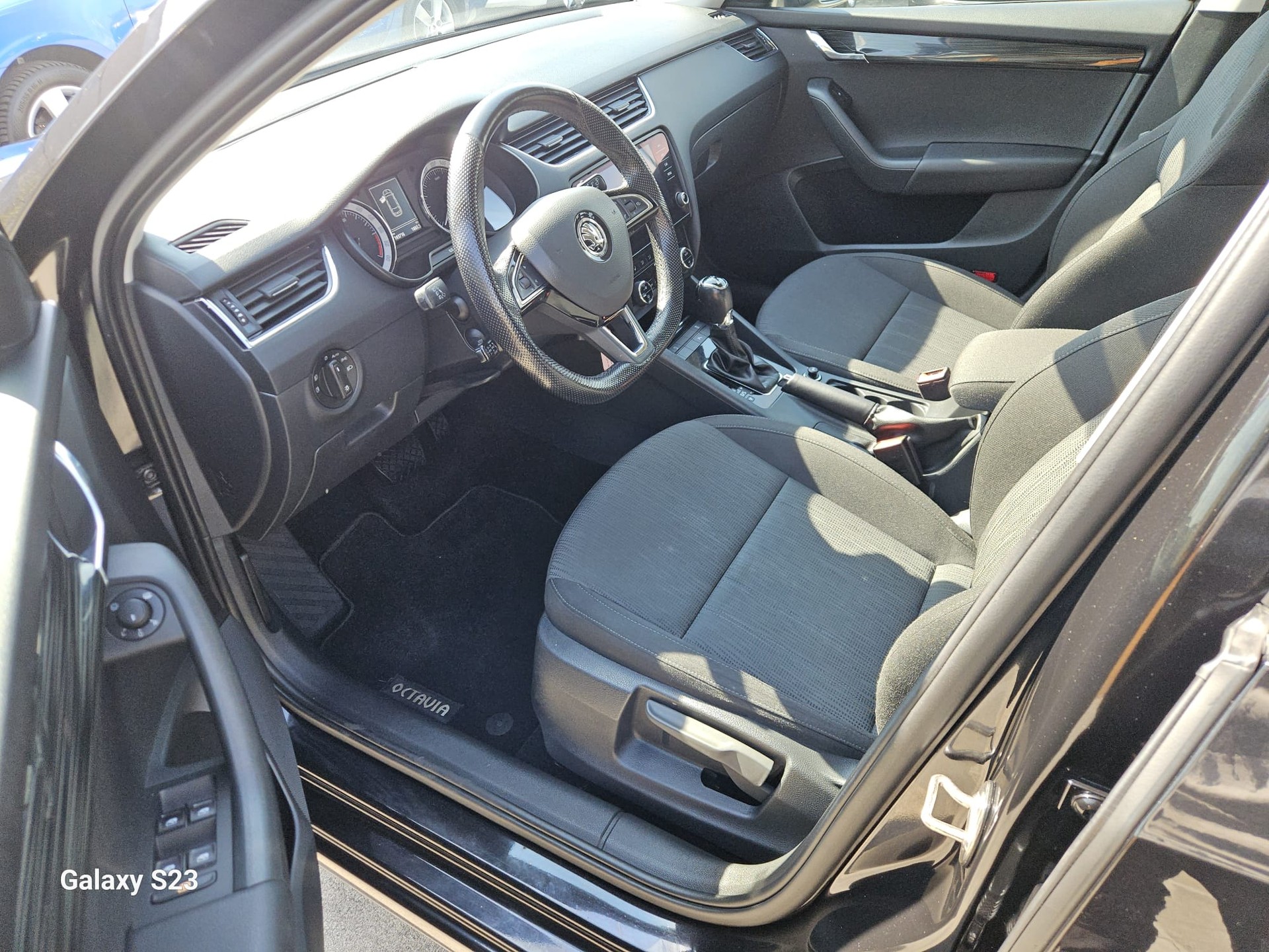 SKODA Octavia Combi 2.0 TDI Style 4x4-image-10