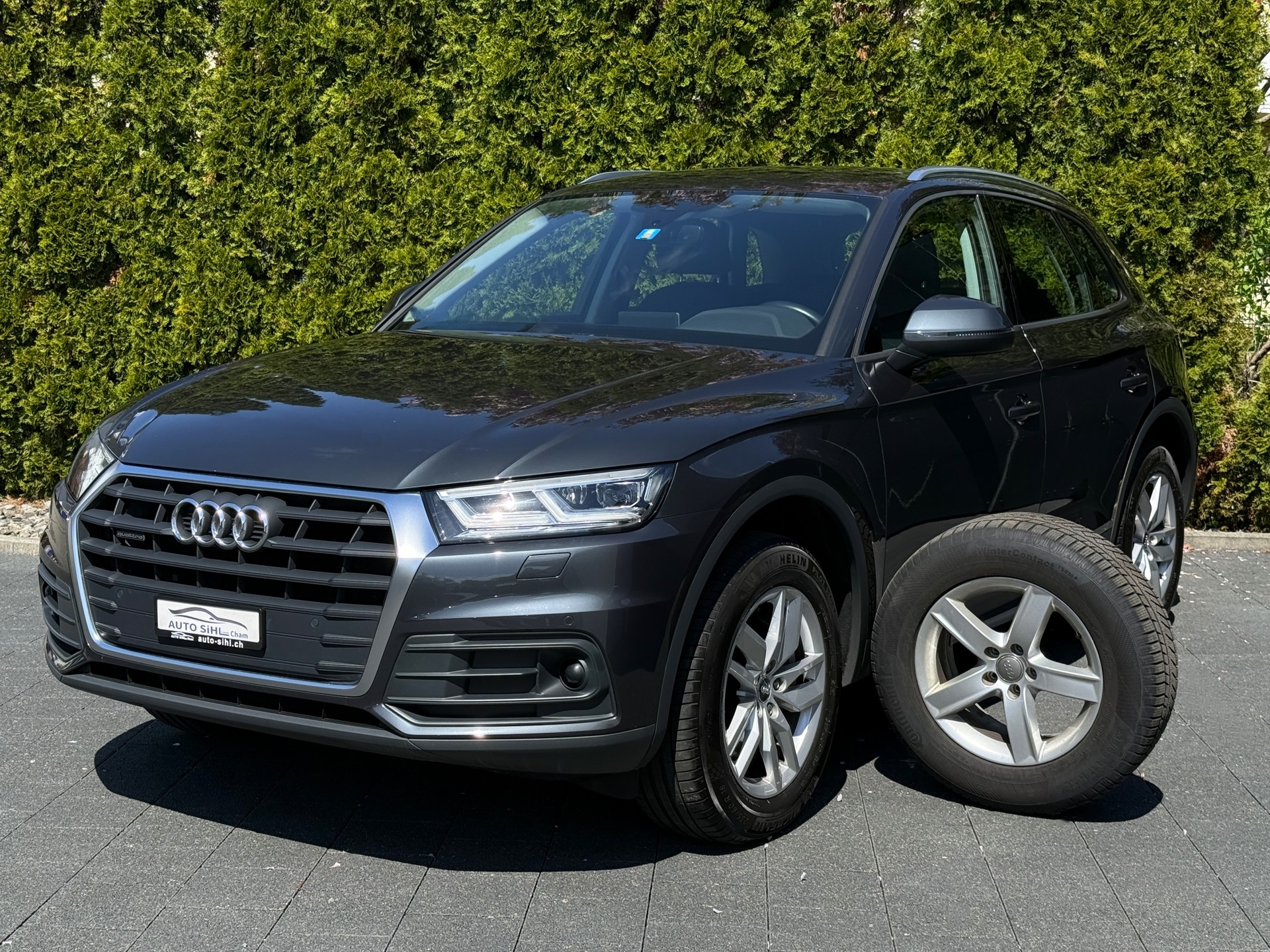 AUDI Q5 2.0 TDI quattro S-tronic-showroom-element-1