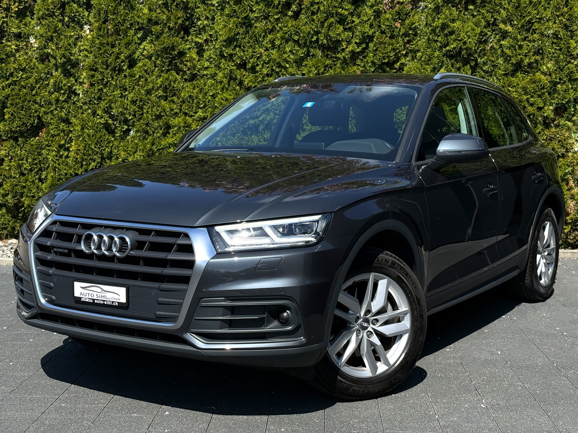 AUDI Q5 2.0 TDI quattro S-tronic-showroom-element-2